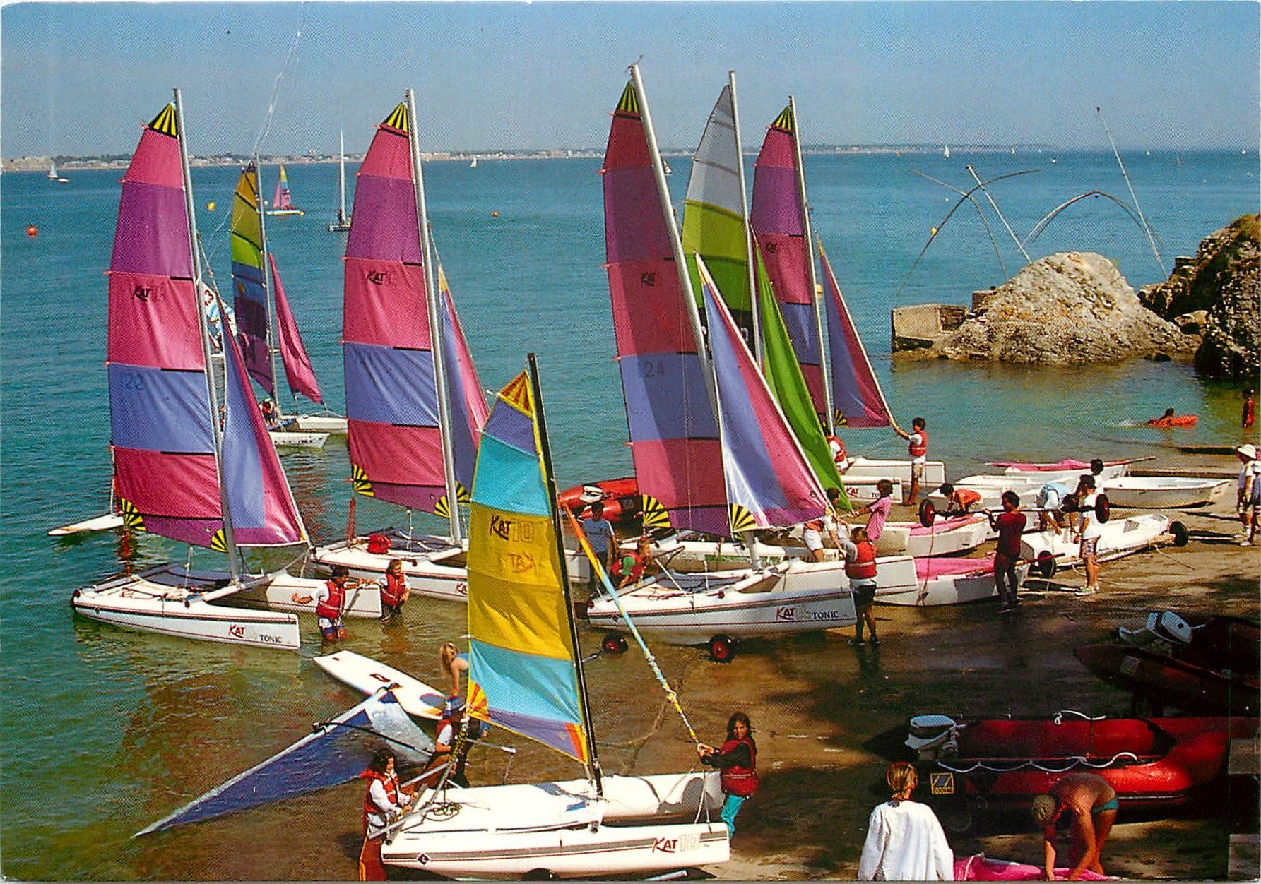 CPM Le Pouliguen Loire Atlantique France Arrivee de Voiliers Catamaran