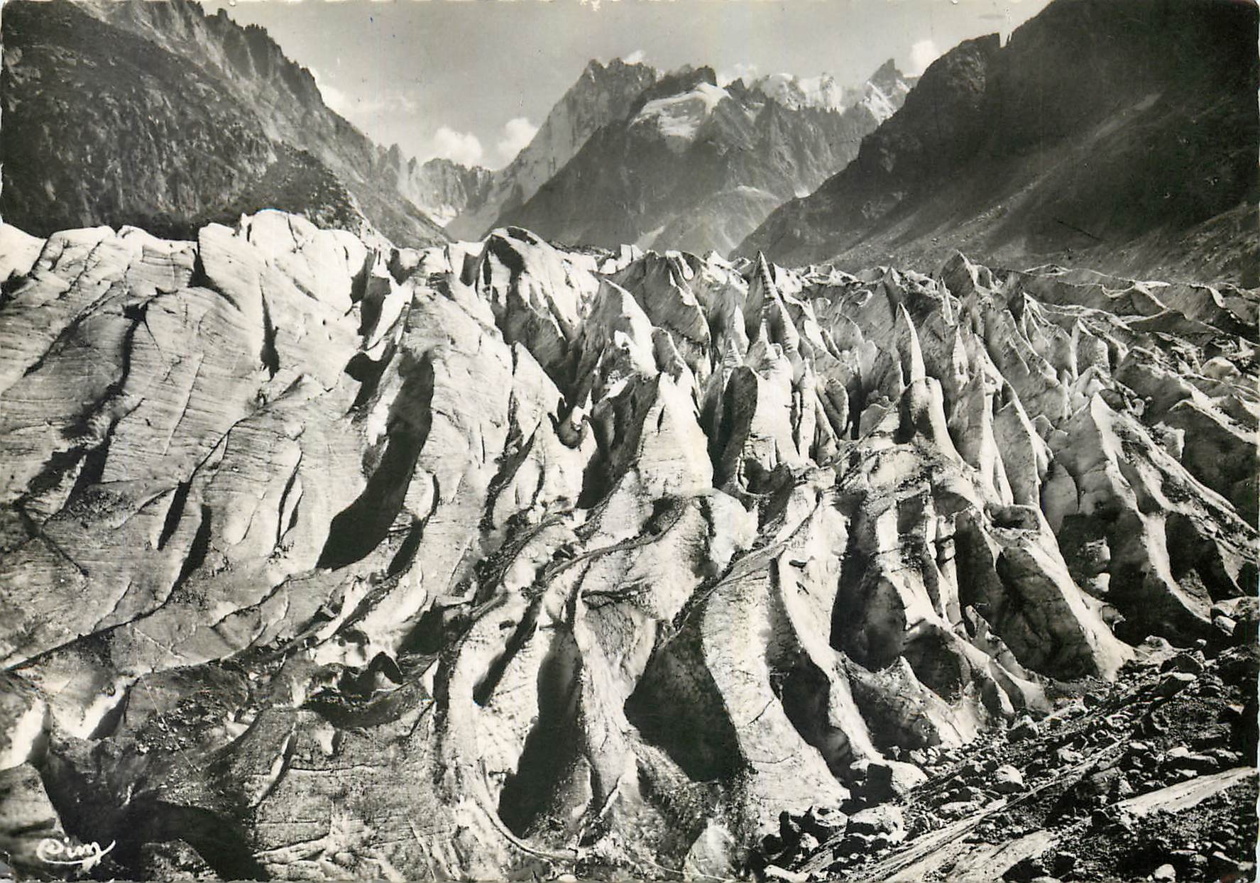 CPM Chamonix Hte Savoie les Seracs de la Mer de Glace au fond les Grandes 