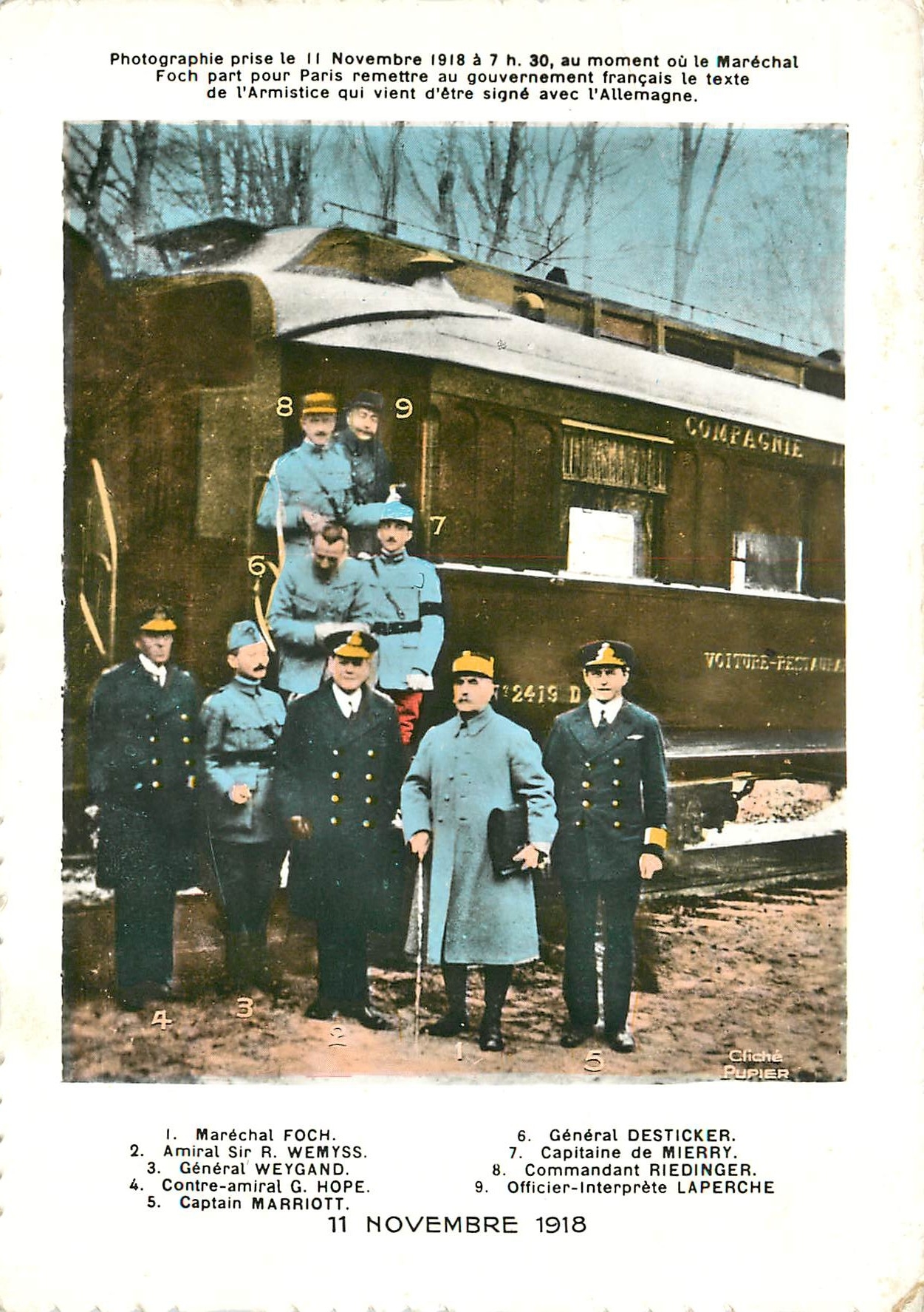 CPM Photographie prise le 11 Novembre 1918 a 7h 30 au moment ou le Marechal Foch part pour Paris rem