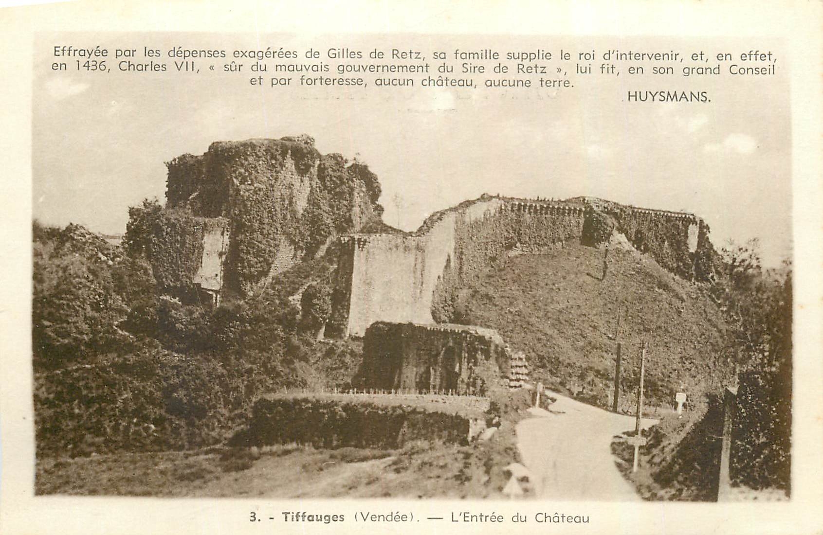 CPA Tiffauges Vendee l'entree du Chateau 