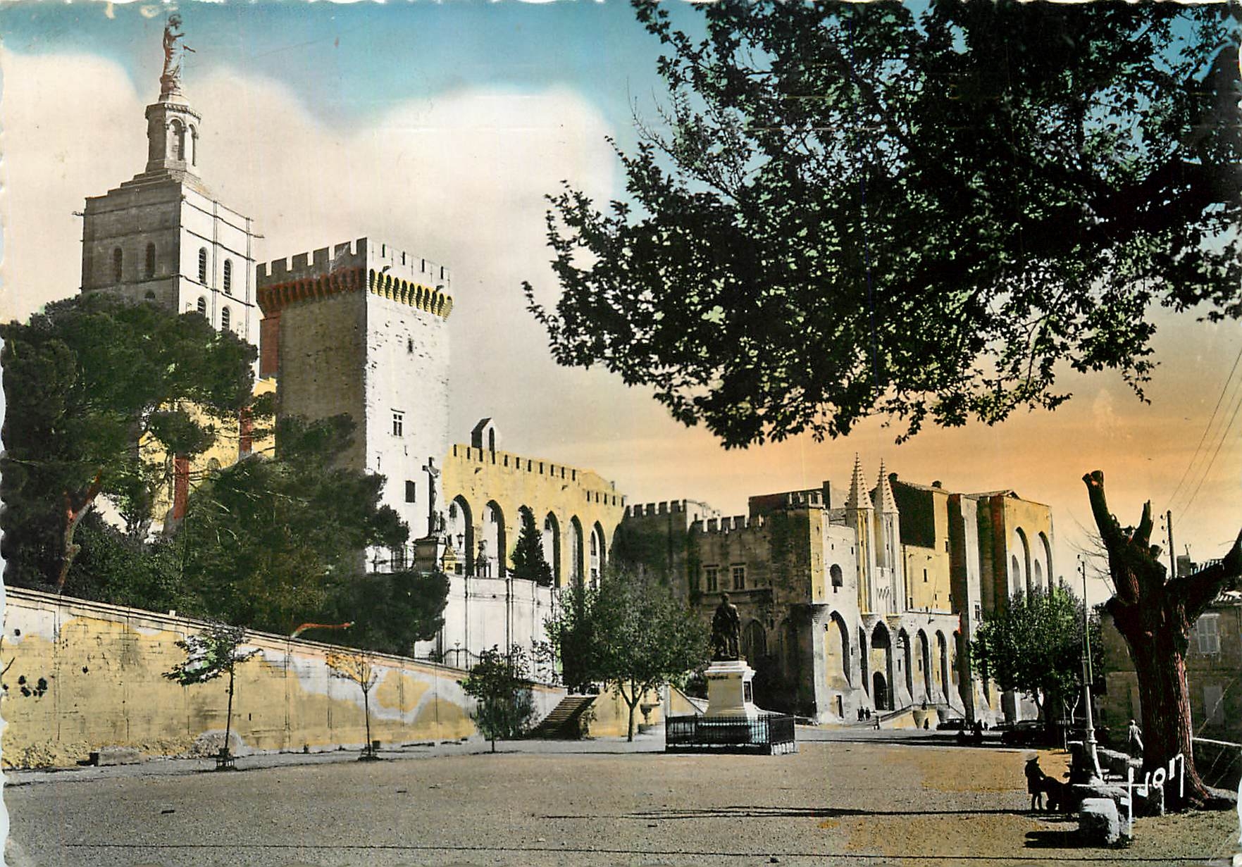 CPM Avignon Vaucluse Facade principale du Palais des Papes 