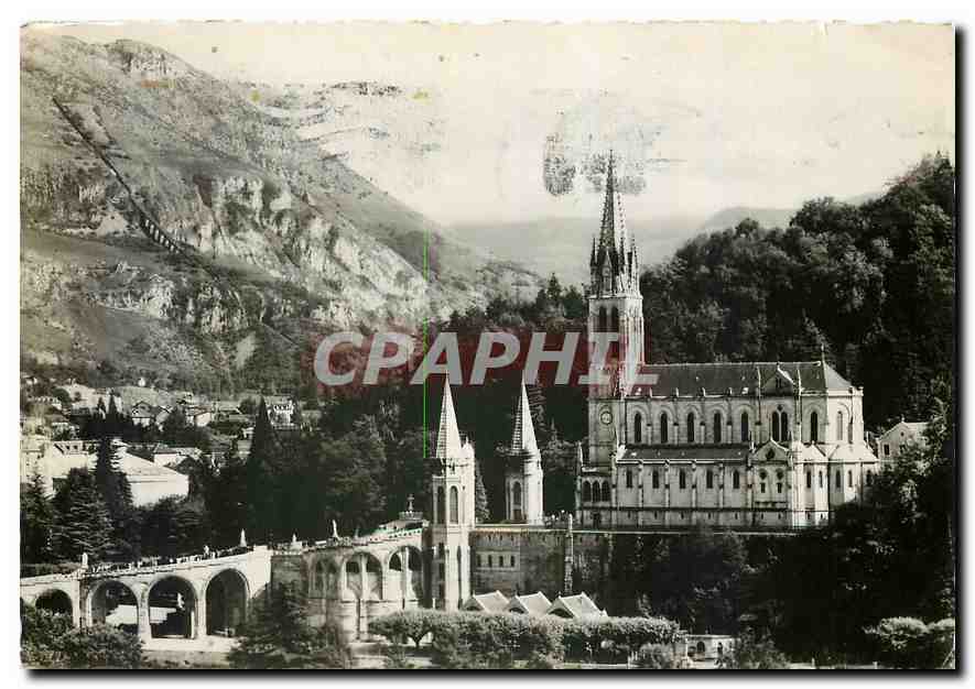 CPM Lourdes La Basilique vue du Cote 