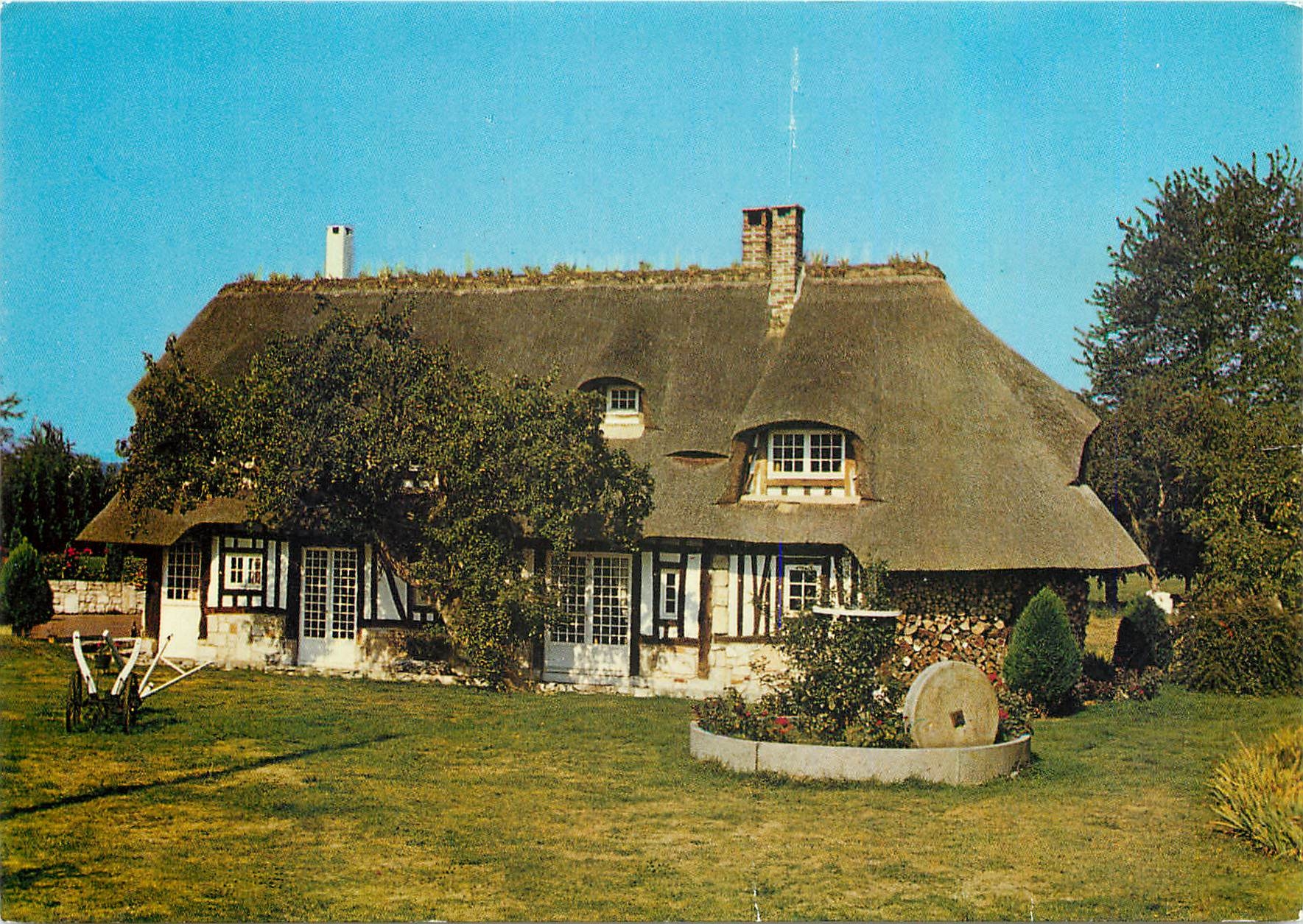 CPM La Normandie Pittoresque Chaumiere Normande 