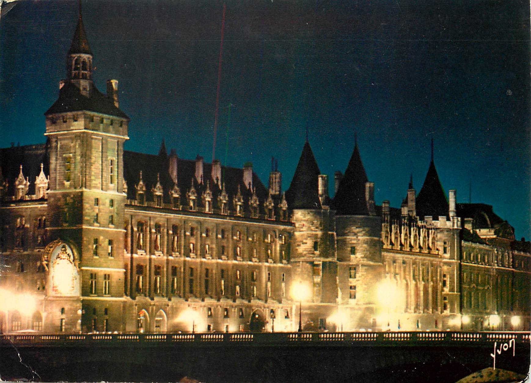 CPM Paris en flanant La Tour de l'Horloge et la Conciergerie illuminees 