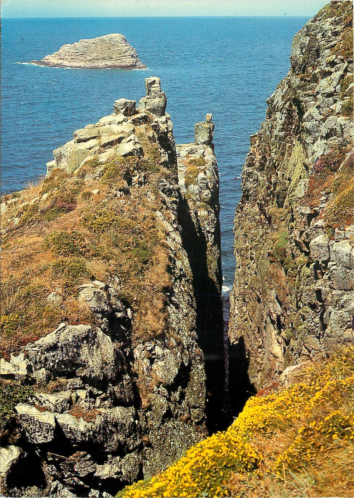 CPM Le Cap Frehel Cotes du Nord Faille dans les falaises 