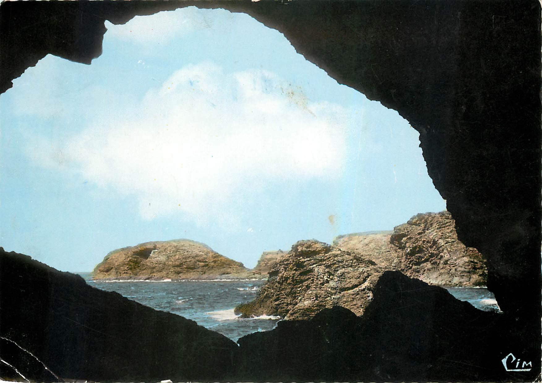 Belle-Île-en-Mer — Vue de l'intérieur de la Grotte percée — Combiére Imprimeur