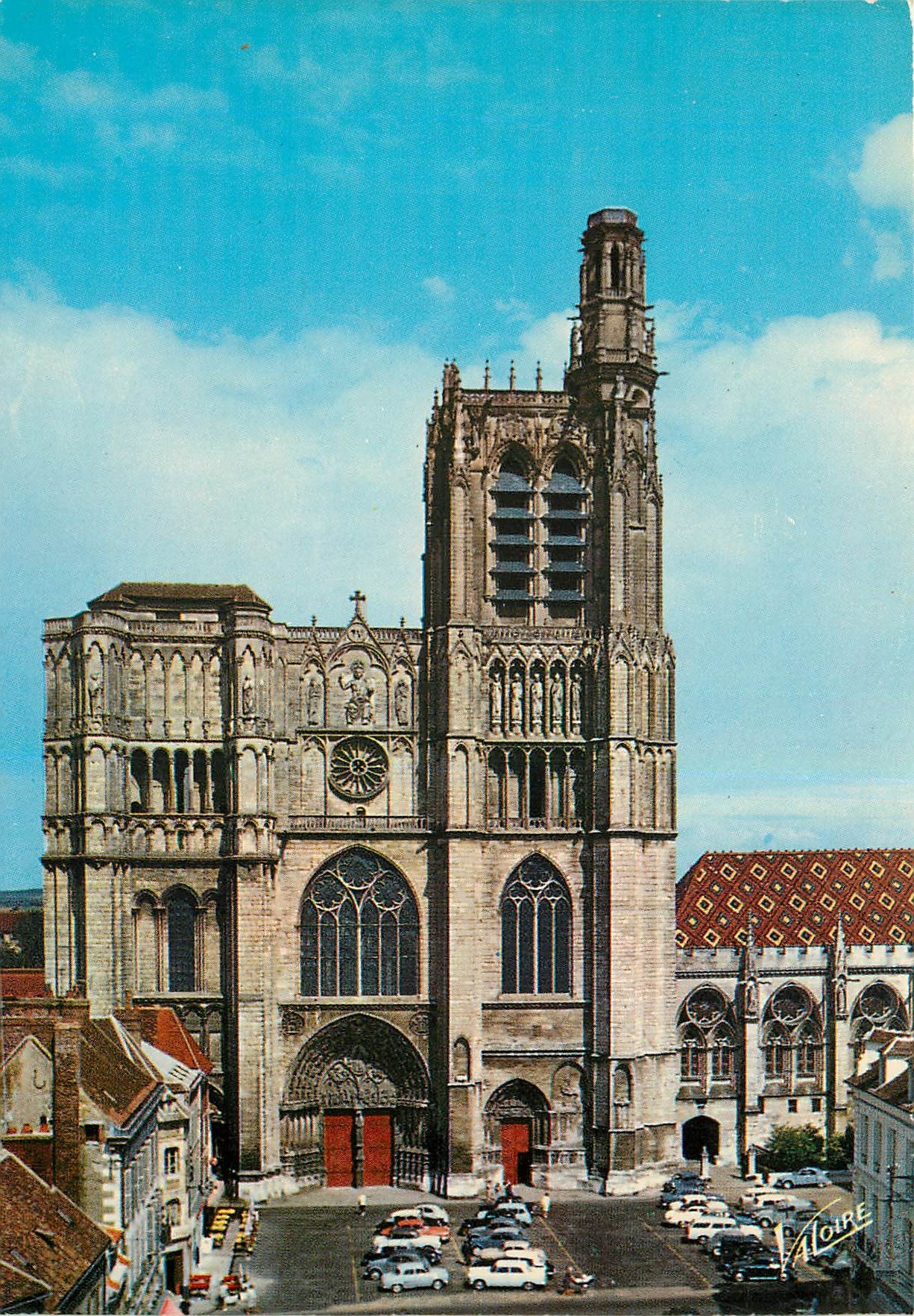 Sens (Yonne) — Cathédrale Saint-Étienne et palais synodal — Éditions Valoire