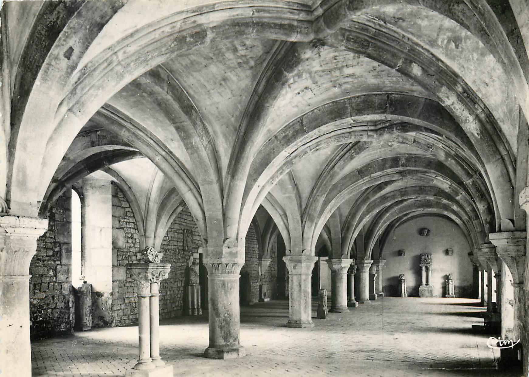 CPM Abbaye de Fontenay La Grande Salle 