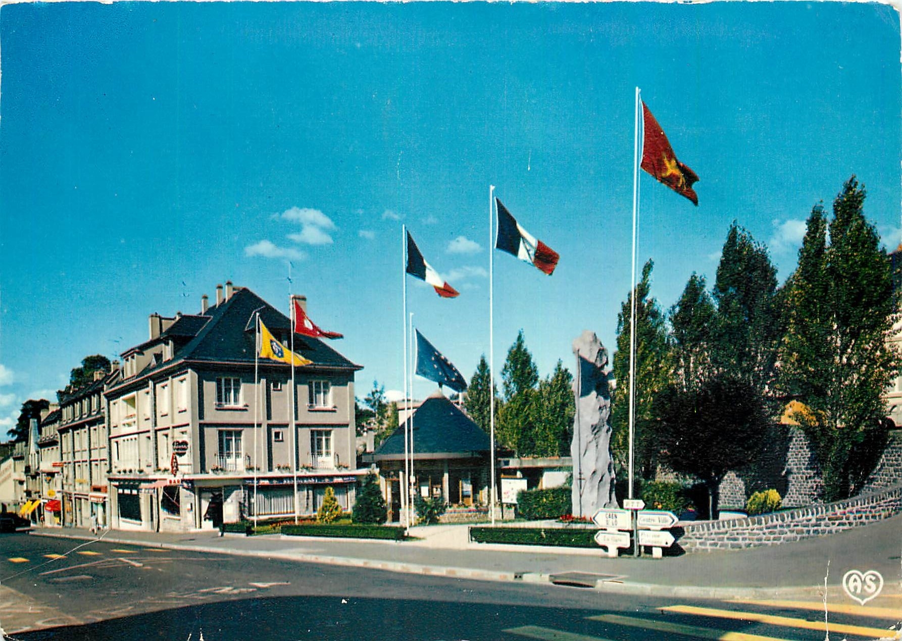 CPM Vire Calvados La rue du Calvados et le syndicat d'initiative 