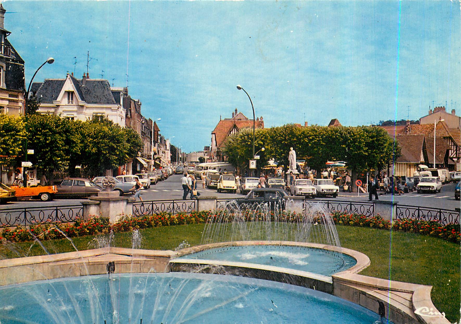 CPM Deauville sur Mer Calvados Place Morny 