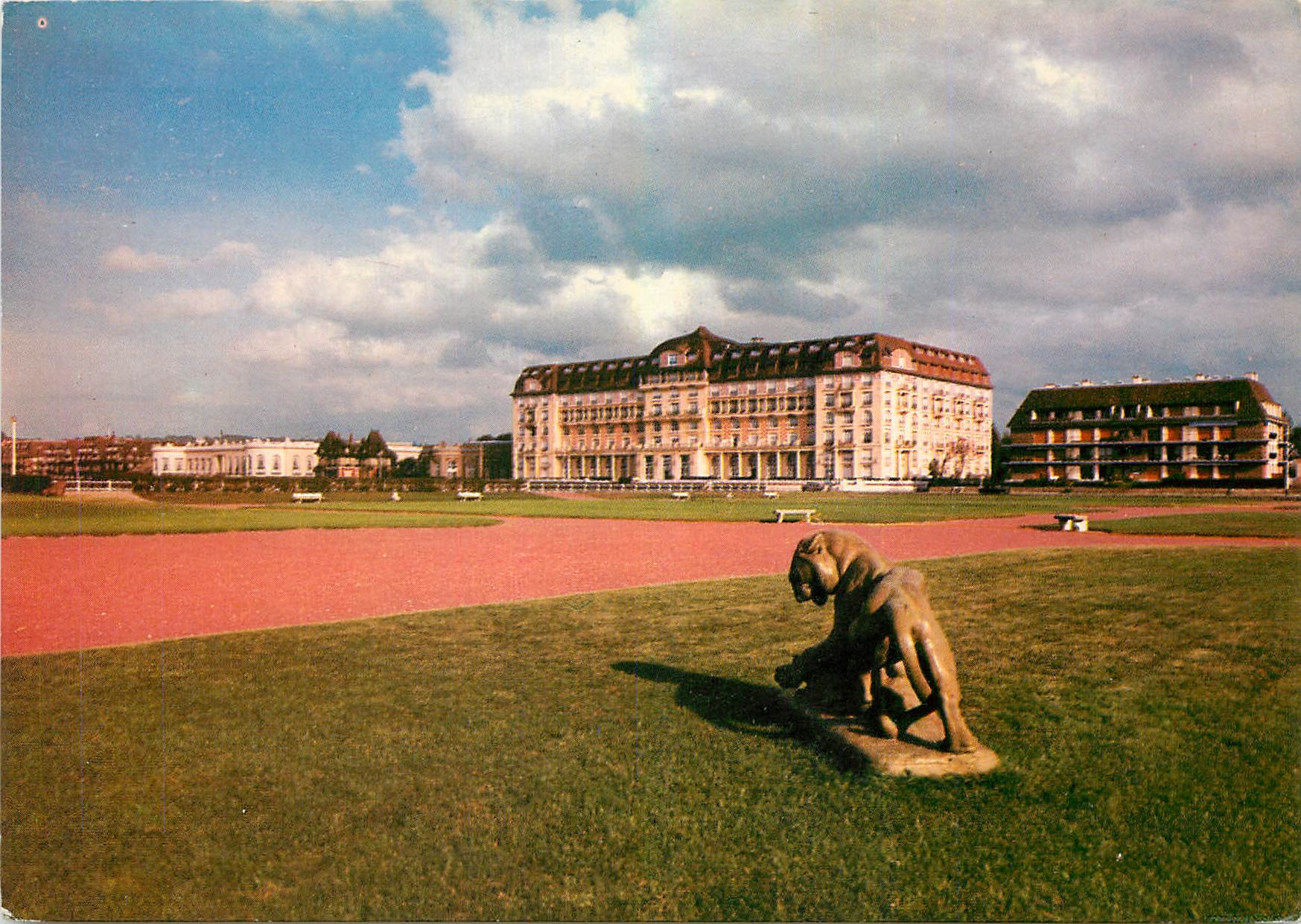 CPM Deauville Vue generale Hotel Royal Le Casino 