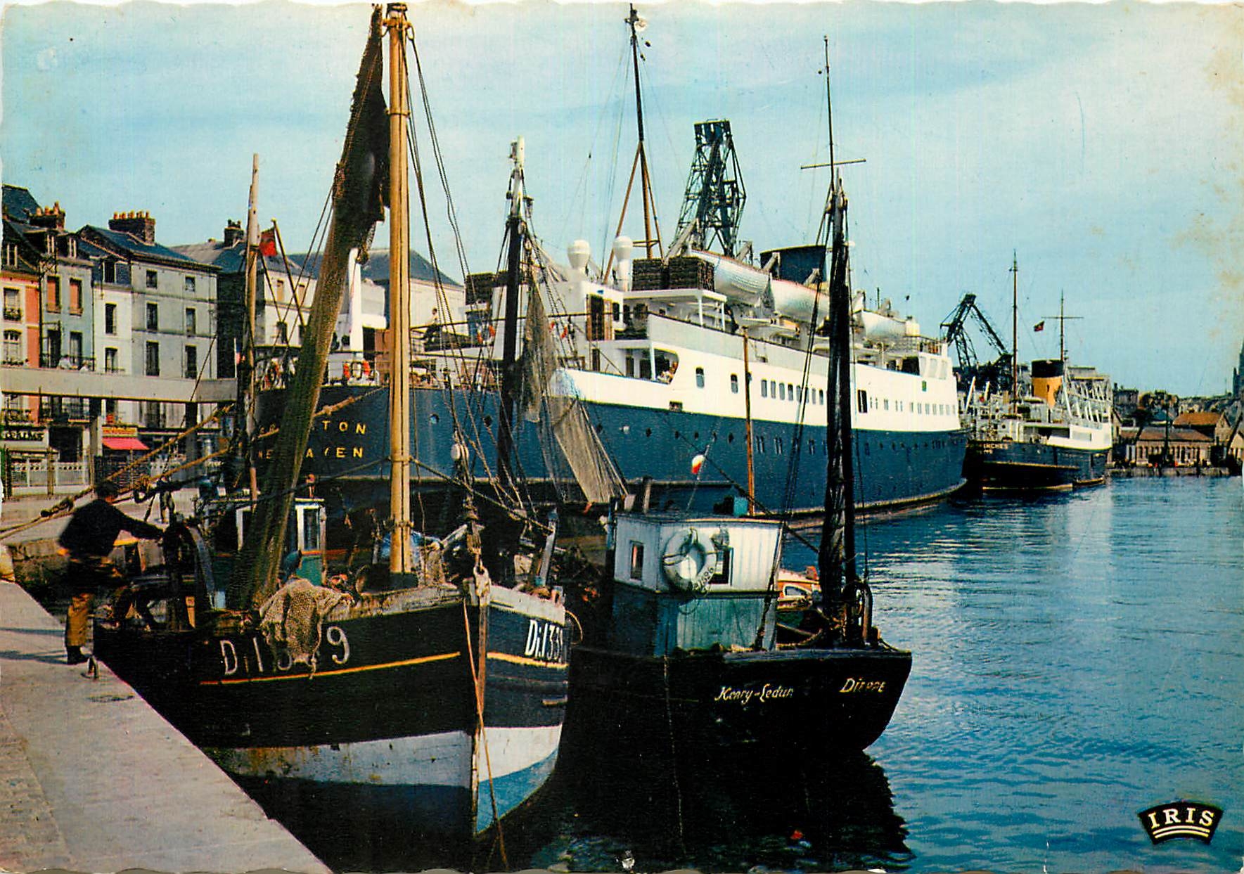 CPM Dieppe Seine Maritime Le Brigthon au fond la Chapelle des marins 