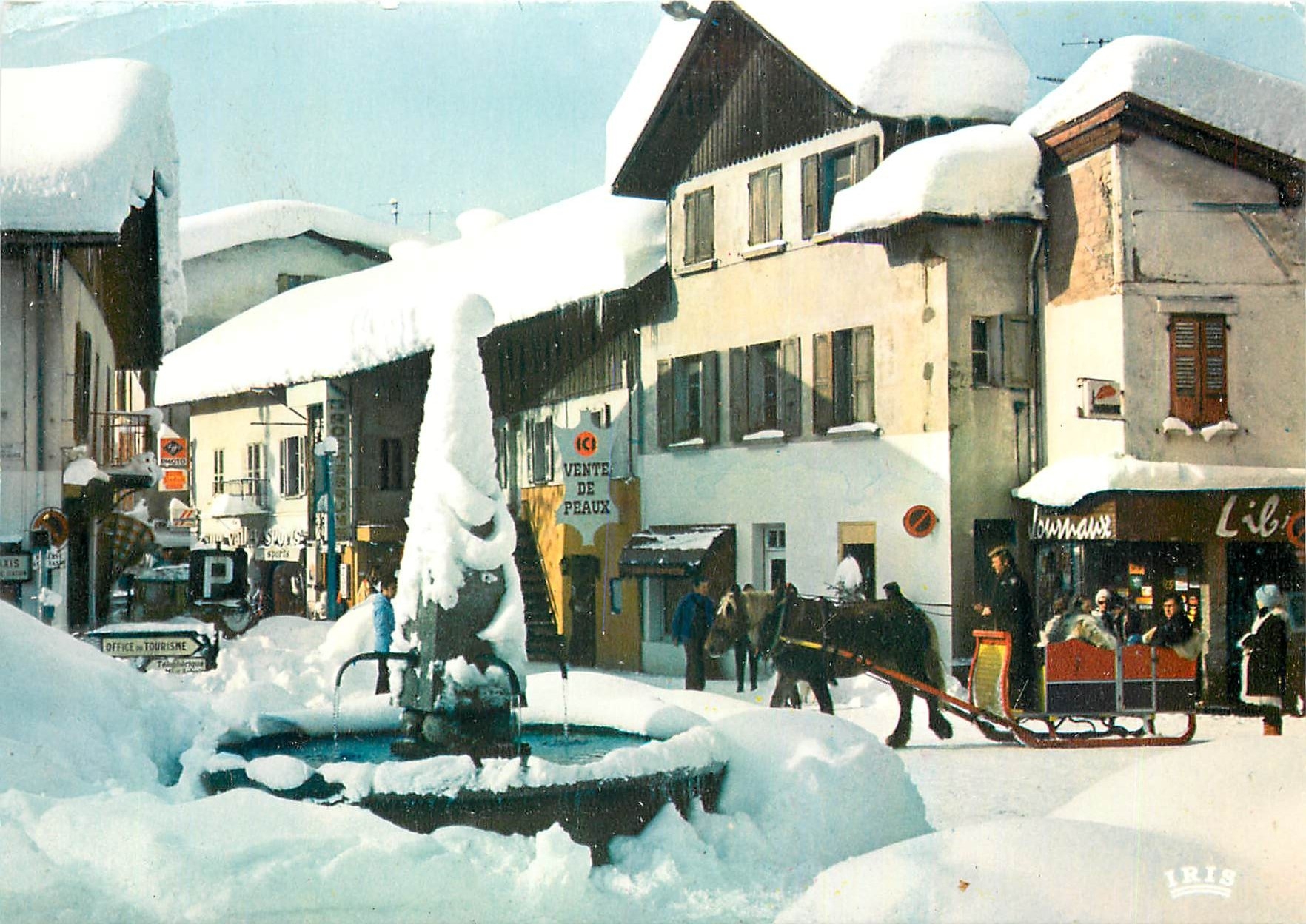 CPM Megeve Haute Savoie La vieille fontaine 