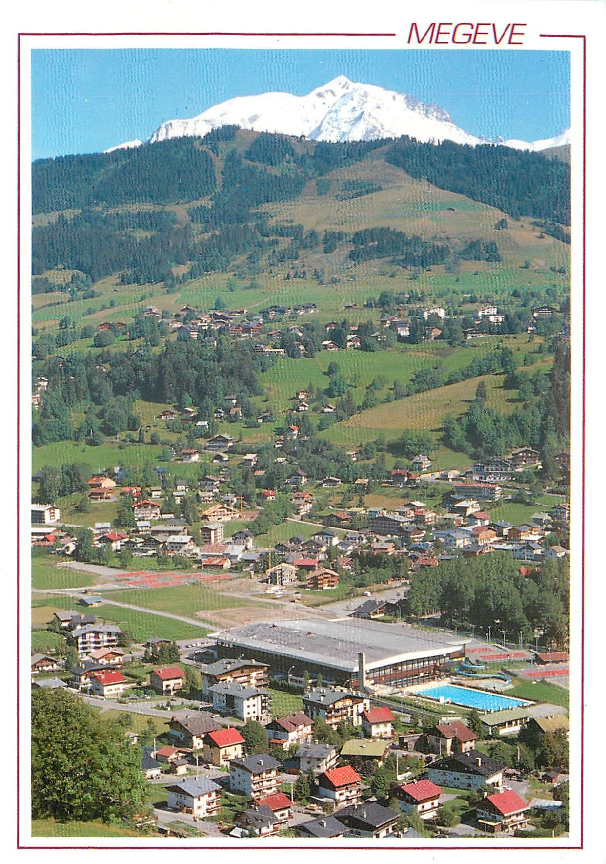 Mégeve — Vue partielle de la station, l'Aiguille du Gouëter, le Dôme du Gouëter et le Mont-Blanc — SECA