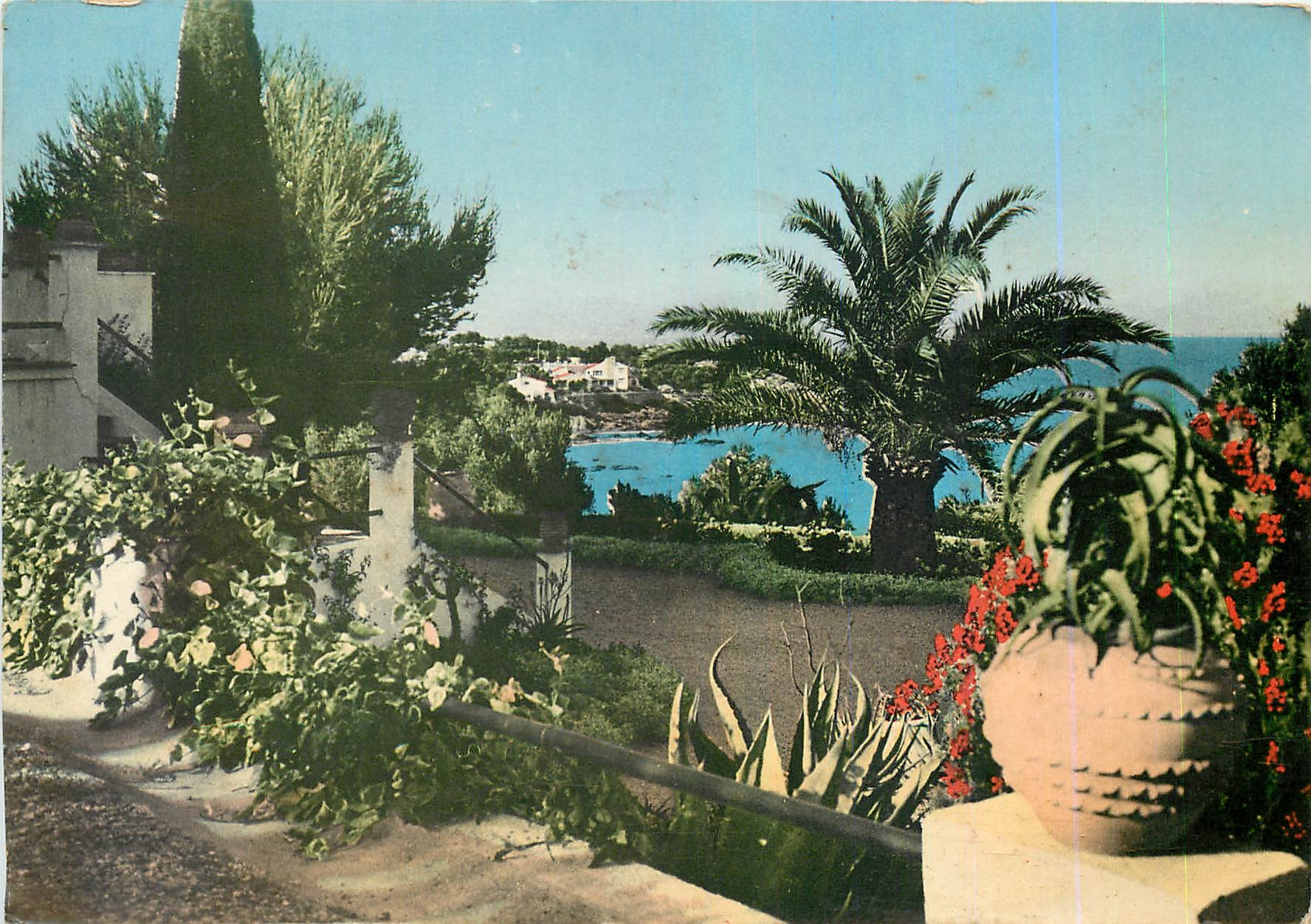 CPM Calanques des Issambres Le Village provencal 