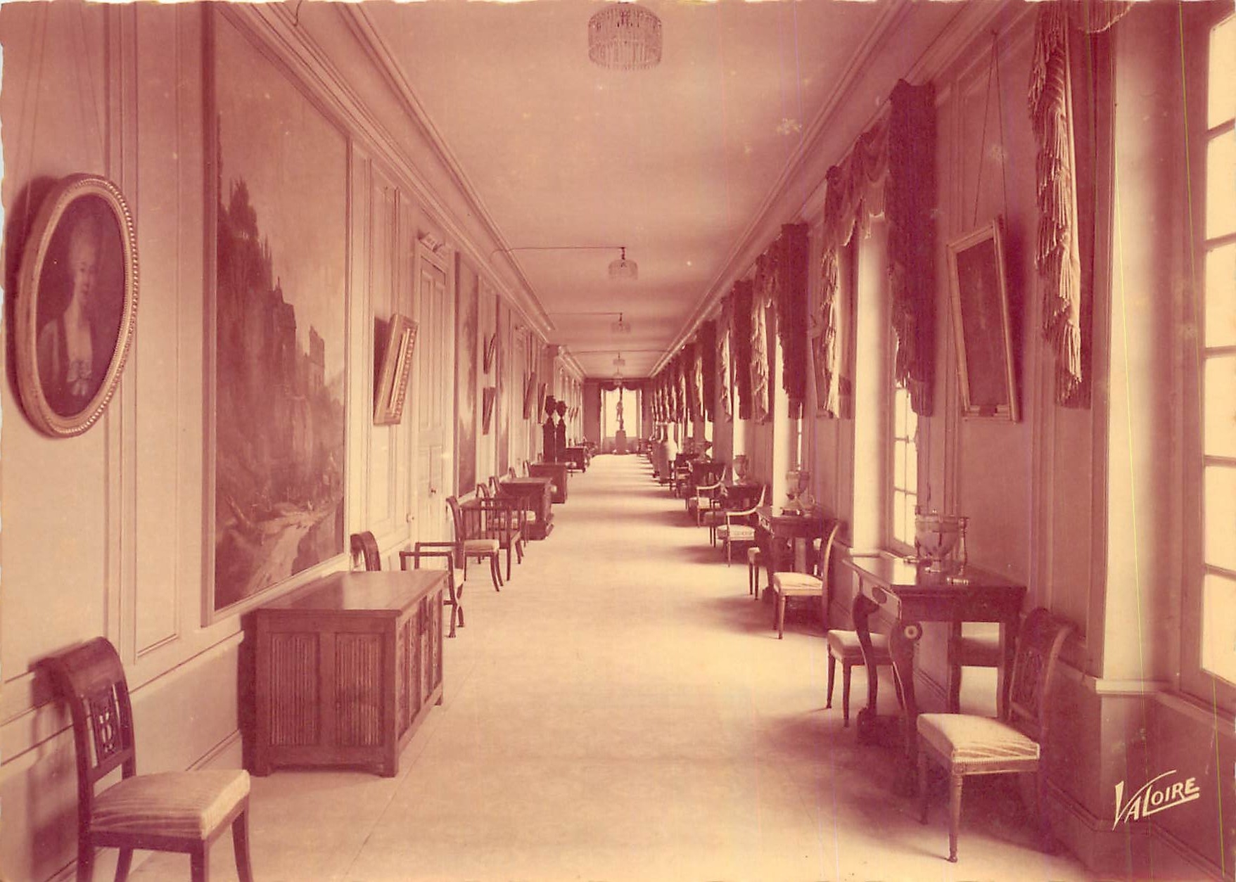 CPM Valencay Indre Le chateau grande galerie du premier etage 