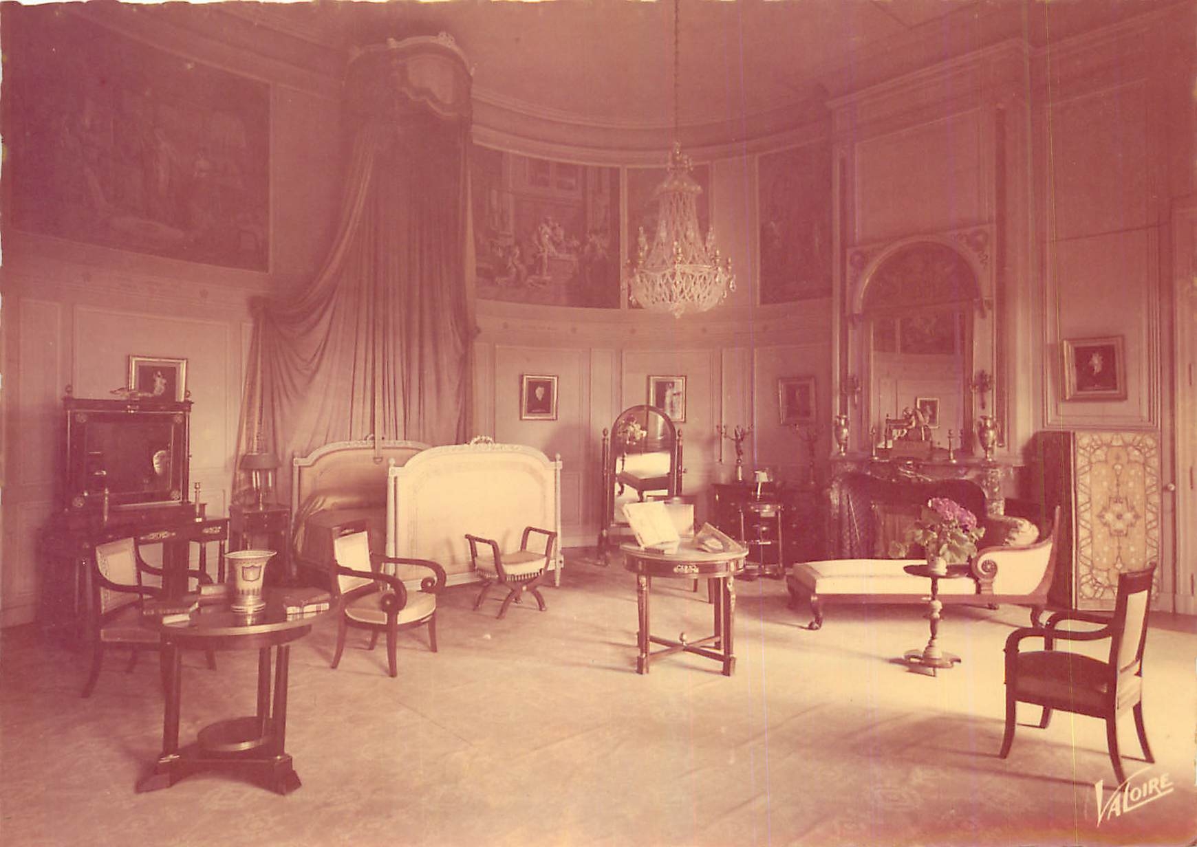 CPM Valancay Indre Le chateau la chambre du Roi d'espagne Ferdinand VII 