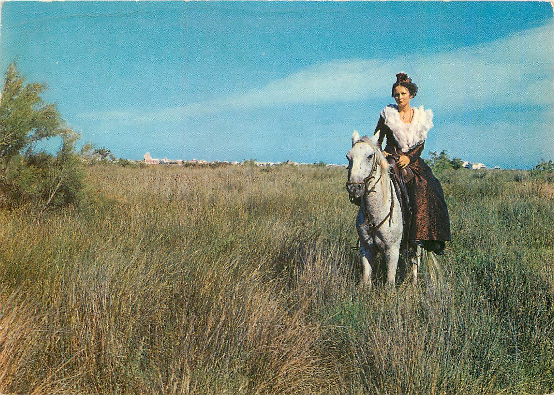CPM La Camargue Pays de ciel bleu et de mirages Folklore Cheval