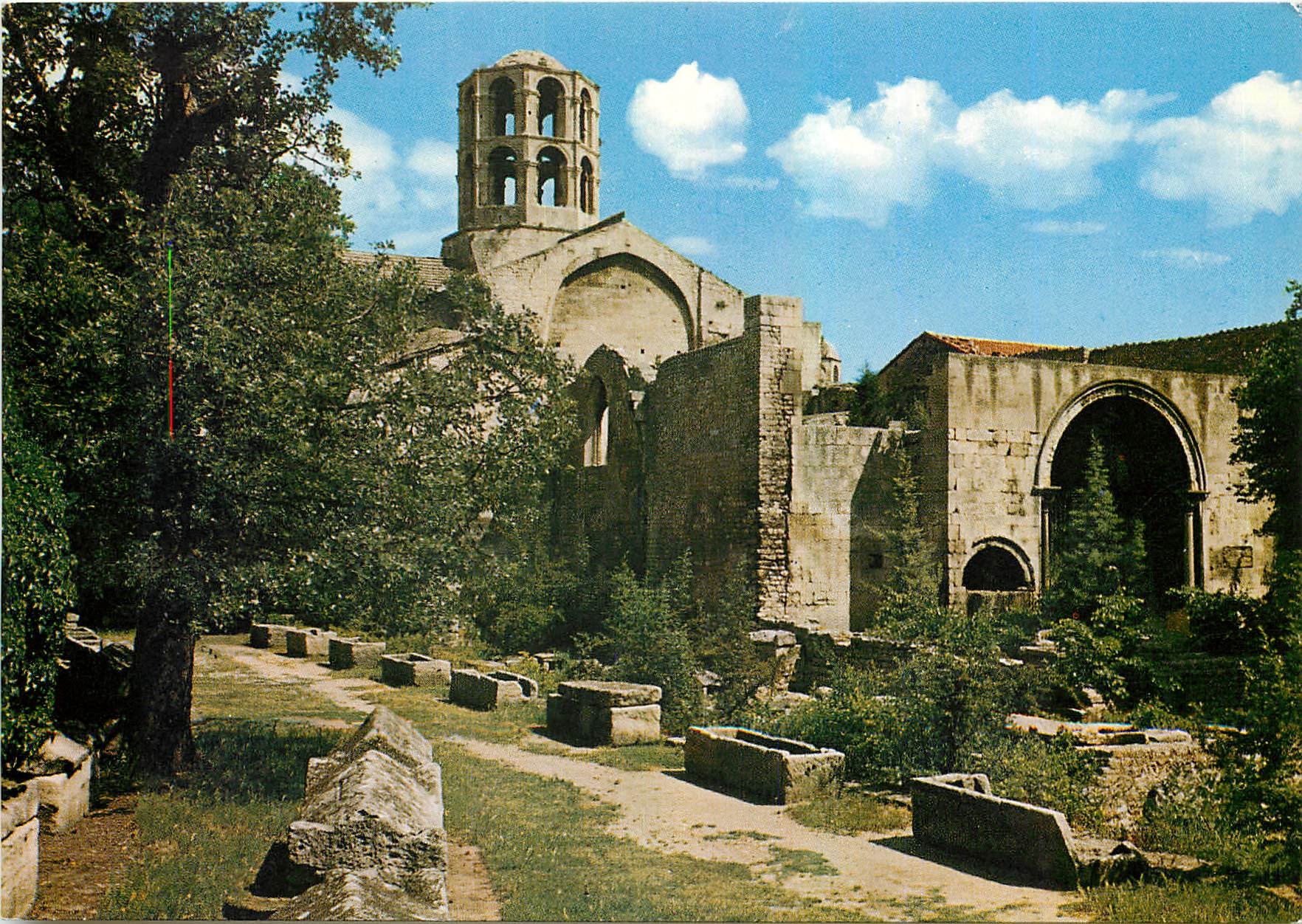 CPM Arles Les Alyscamps Cimetiere Galla Romain 