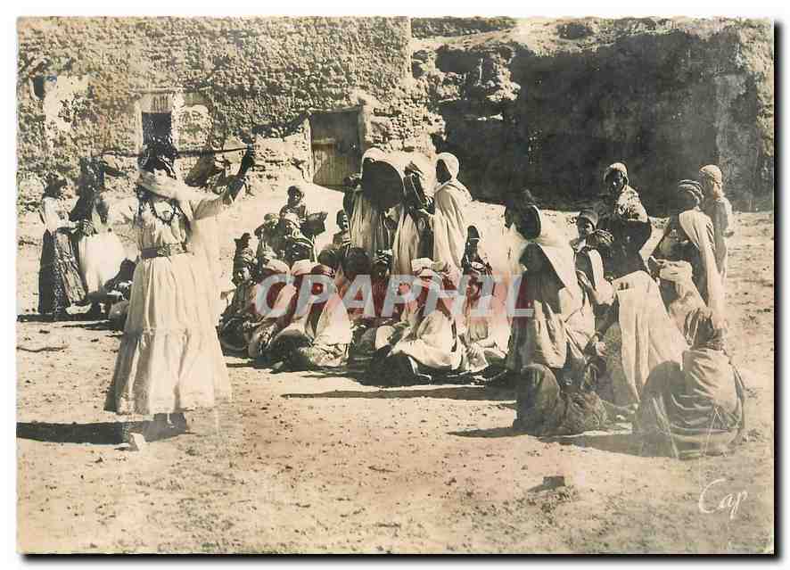 CPA Scenes et Types Danses d'Ouledes Nails dans le Sud 