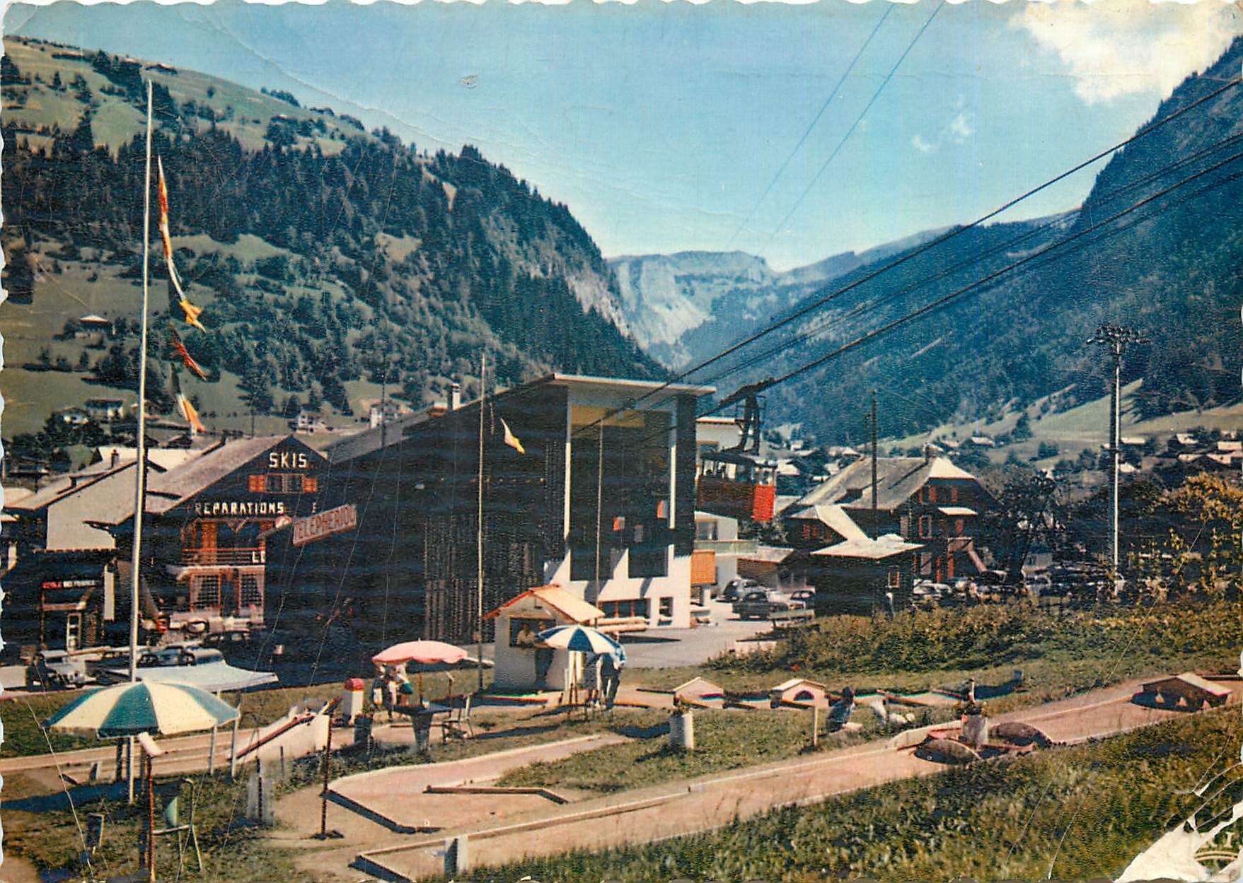 Morzine (Haute-Savoie) — Station de téléphérique et établissements de réparations — Lumicap