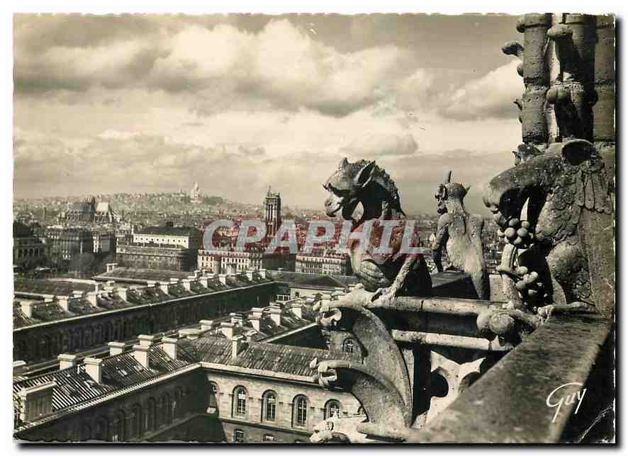 CPM Paris et ses Merveilles Chimeres de la cathedrale Notre Dame et panorama vers la butte Montmartr