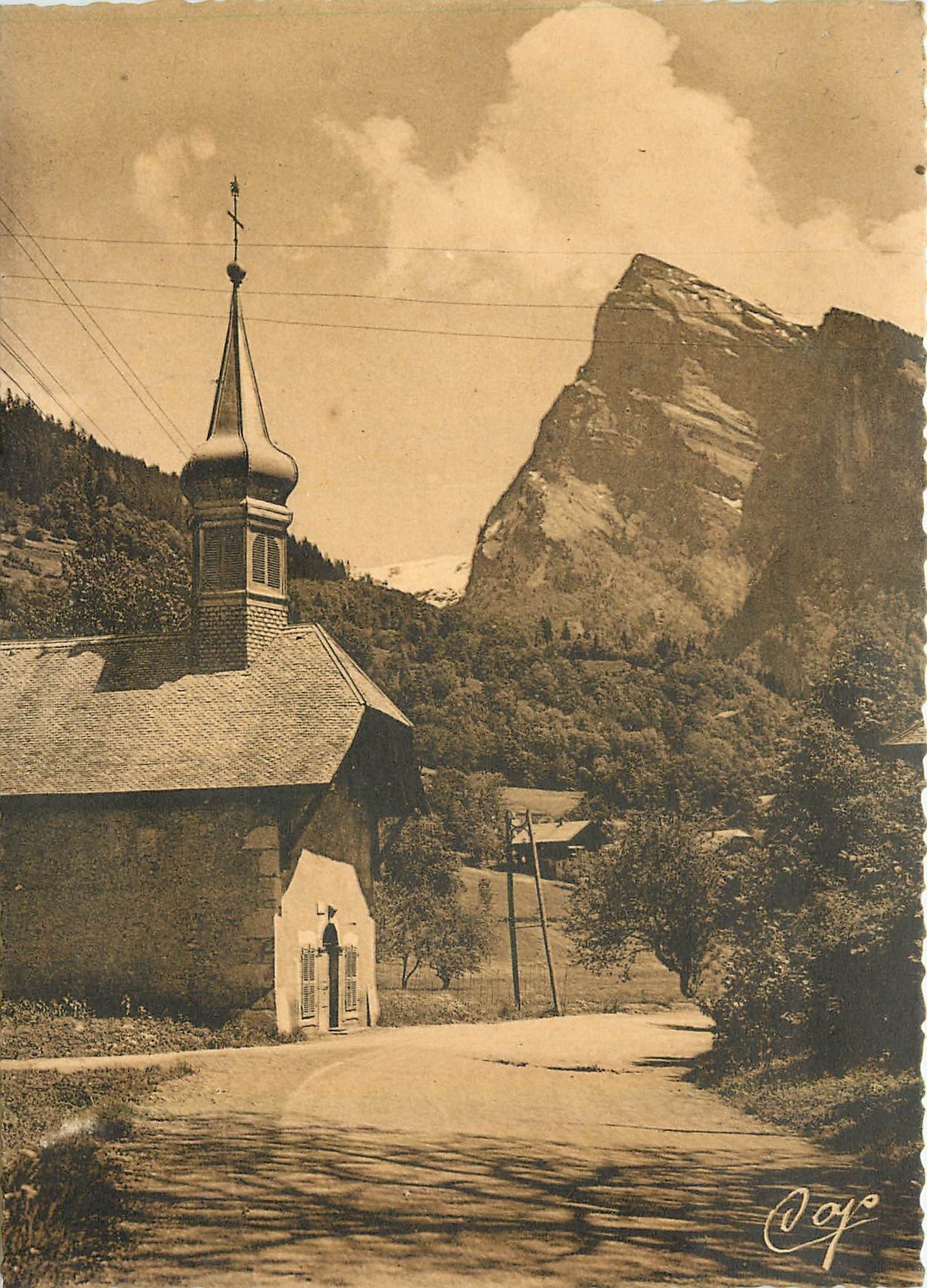 CPM Env de Samoens Eglise du Berouze et le Criou 