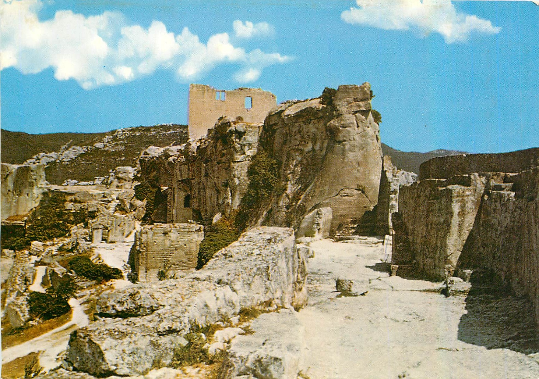 CPM Les Baux de Provence Ruines du Vieux chateau 