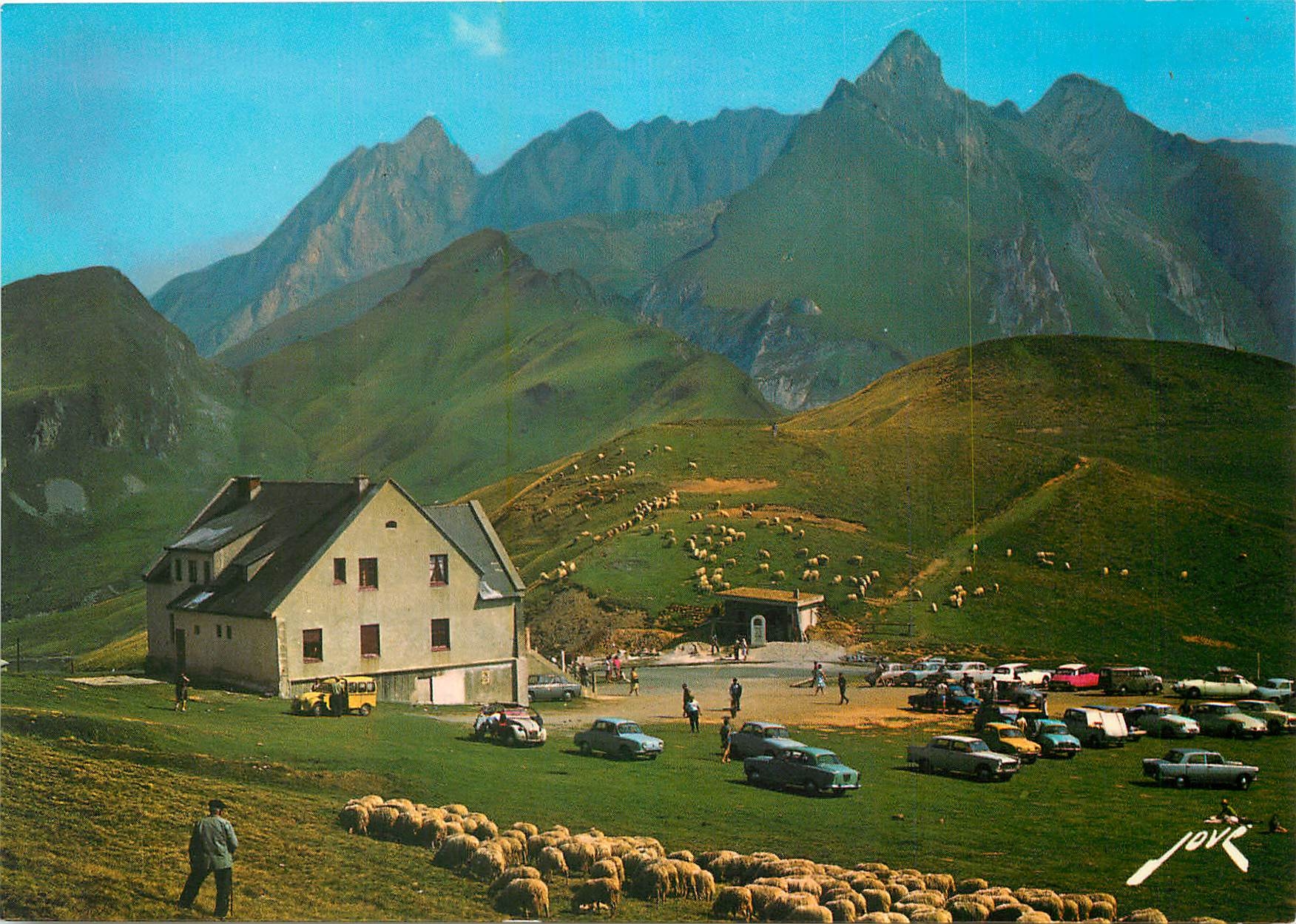 CPM Les Pyrenees Le Col d'Aubisque Paturages au Sommet 