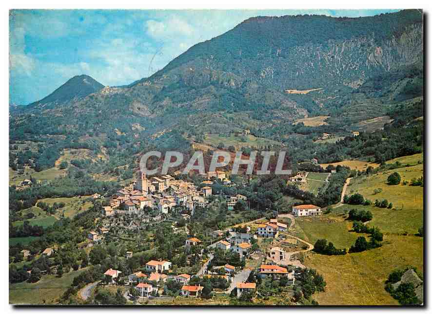 CPM Thoard (Alpes de Hte Prov) Alt 780 m Le Village et les gites du Serre au fond la montagne de Sir