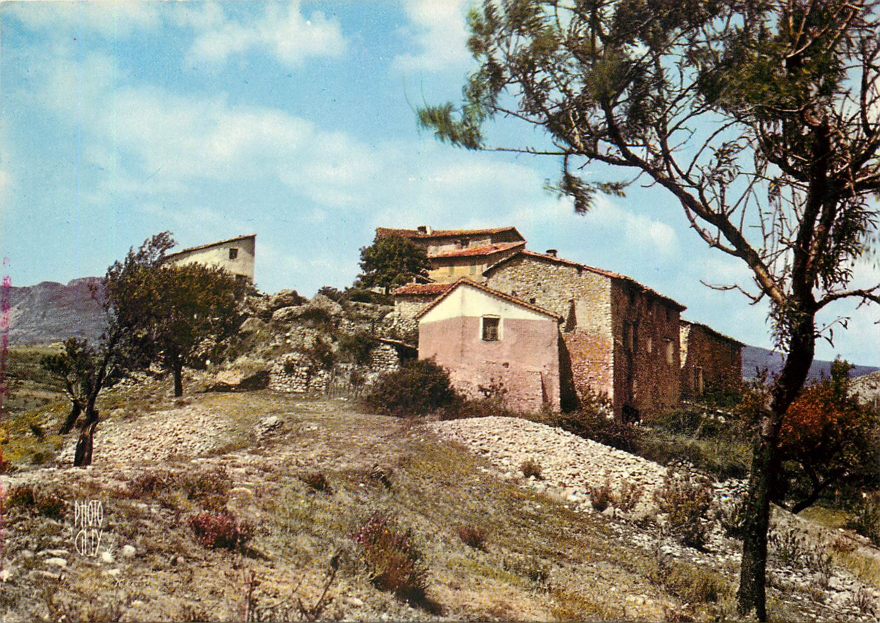 CPM Haute Provence Vuex village des Hautes sieyes dans les environs de Digne (Basses Alpes)