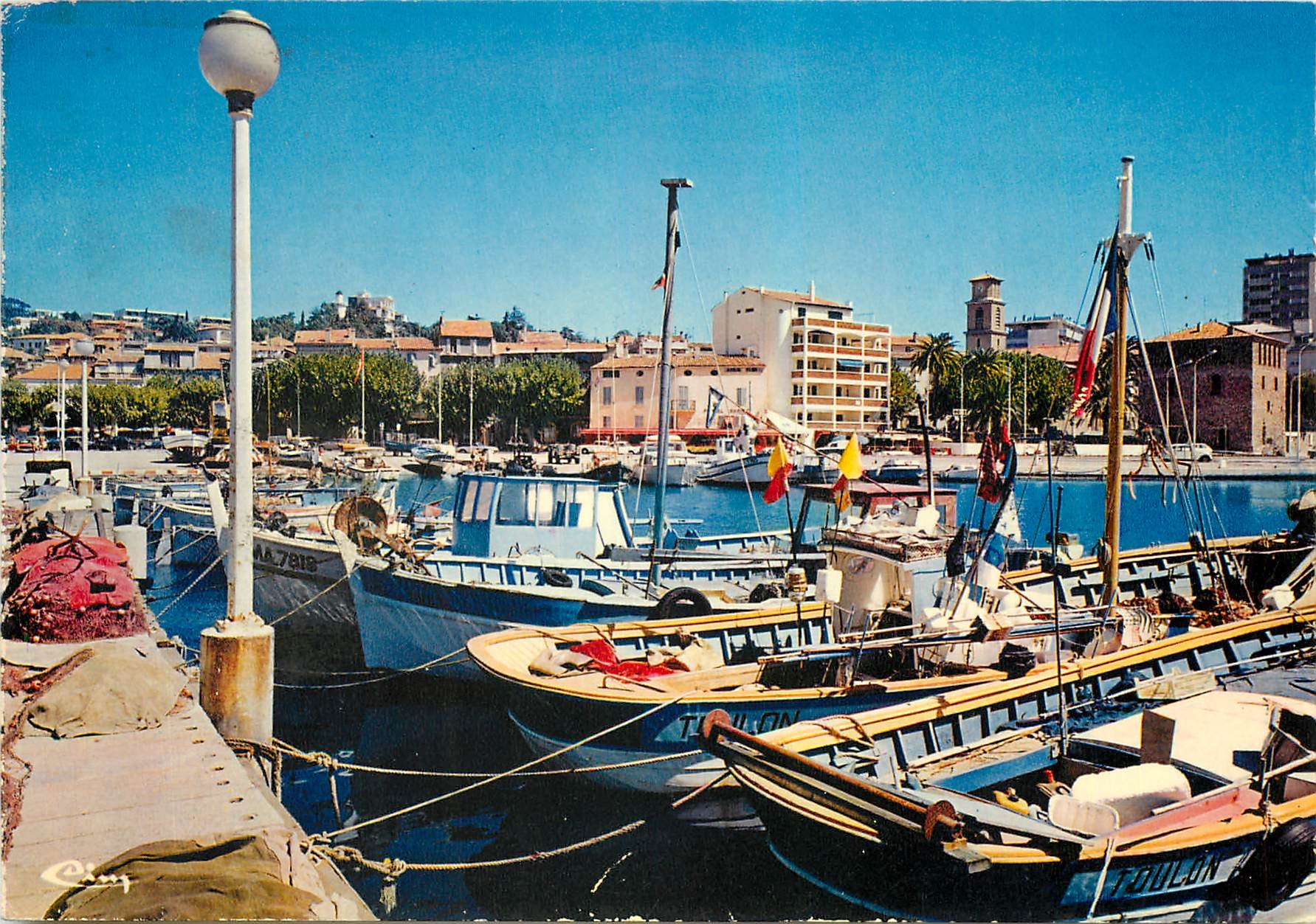 CPM Ste Maxime (Var) Le port et les quais