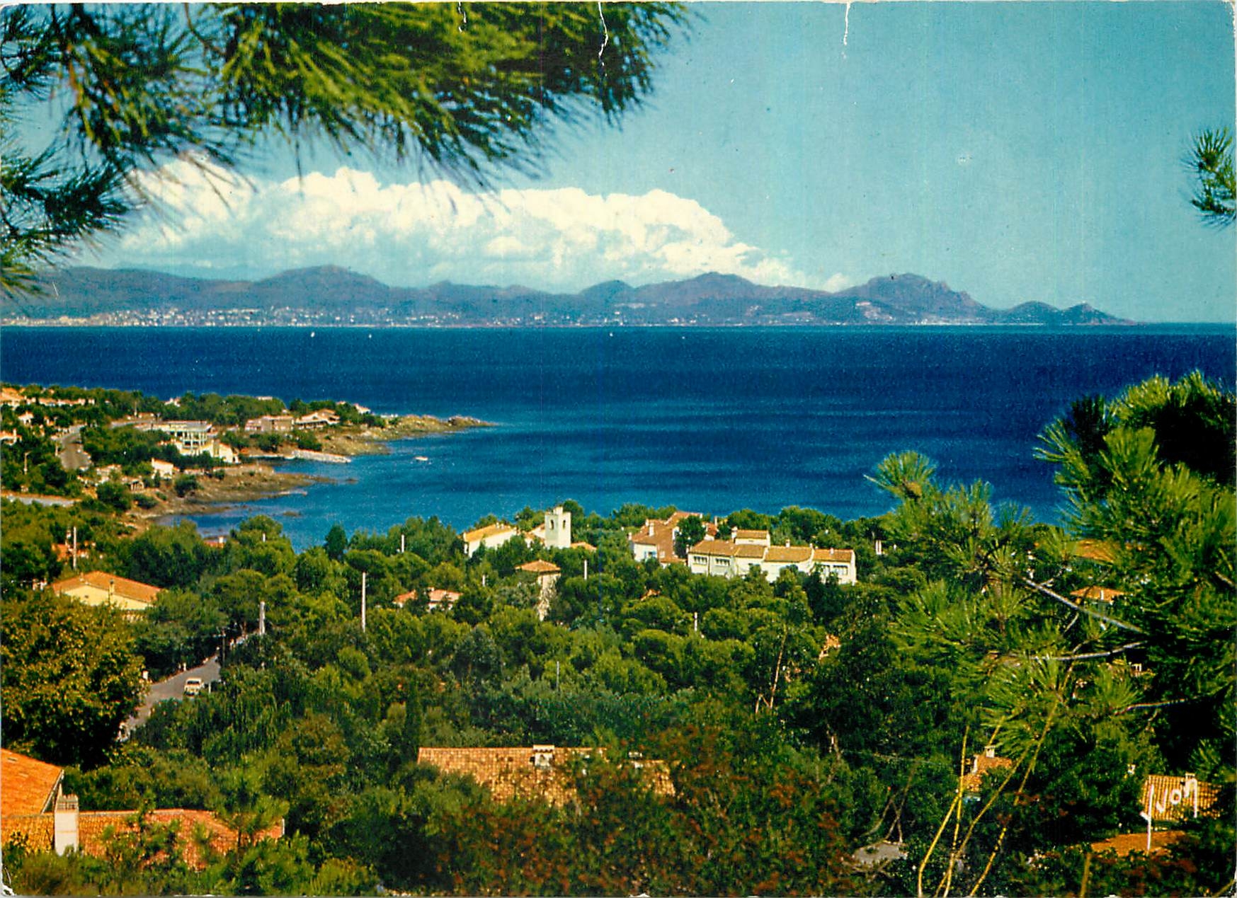 CPM Couleurs et Lumiere de France la cote d'Azur miracle de la nature les Issambres (Var) vue genera