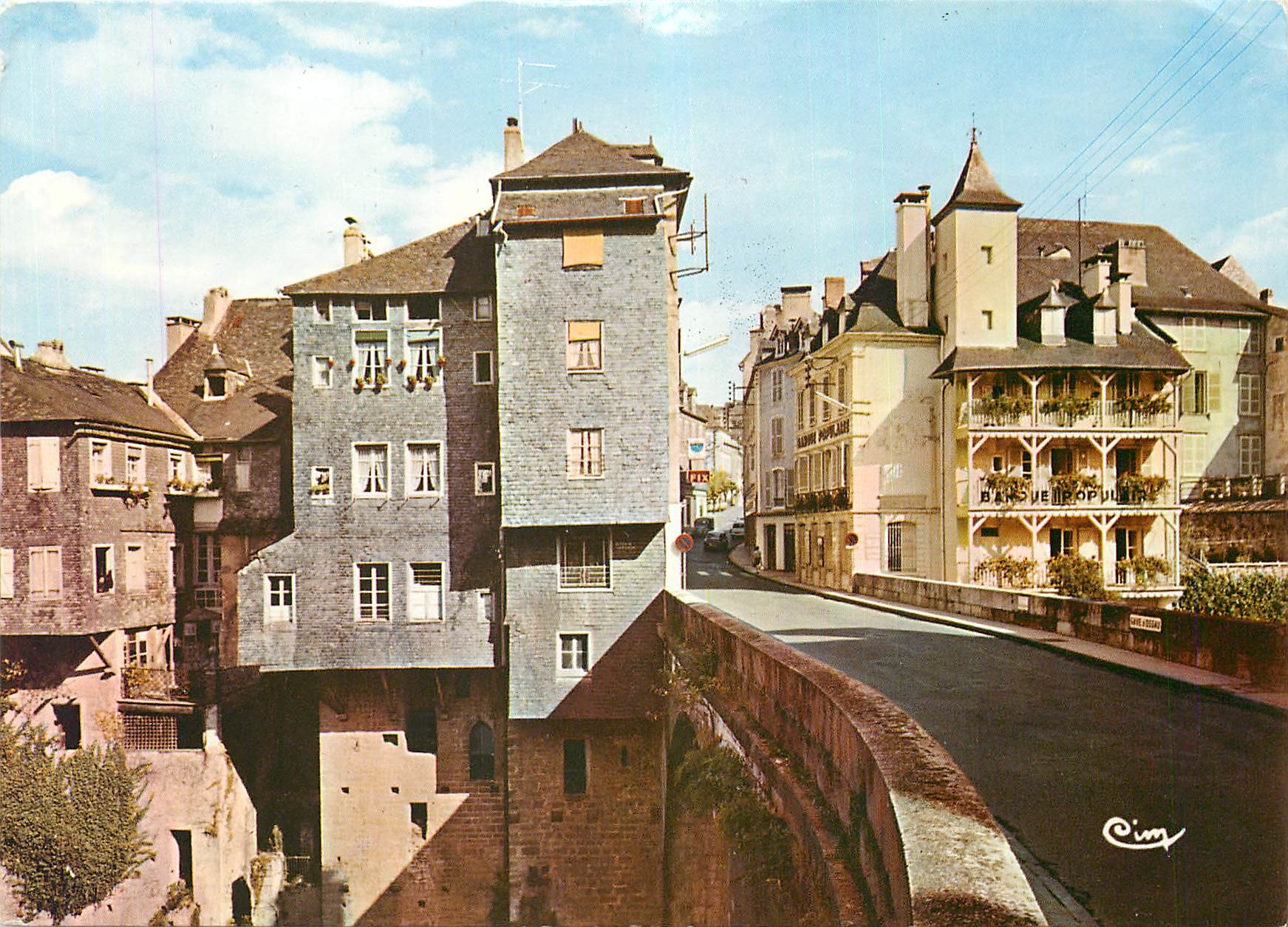 CPM Olorons Ste Marie (Pyr Atl) Pont sur le Gave d'Ossa Vieilles maisons