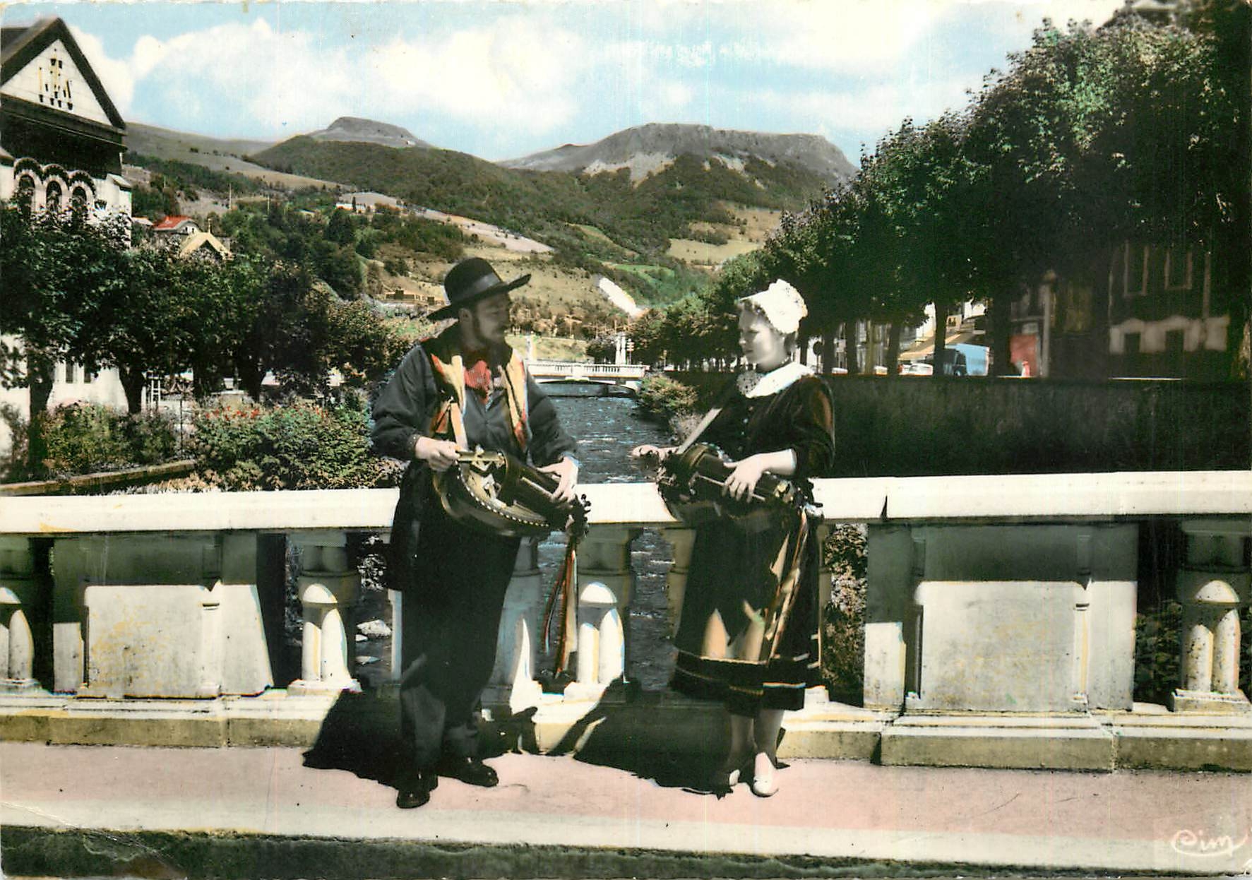 CPM En auvergne Joueurs de vielle Folklore