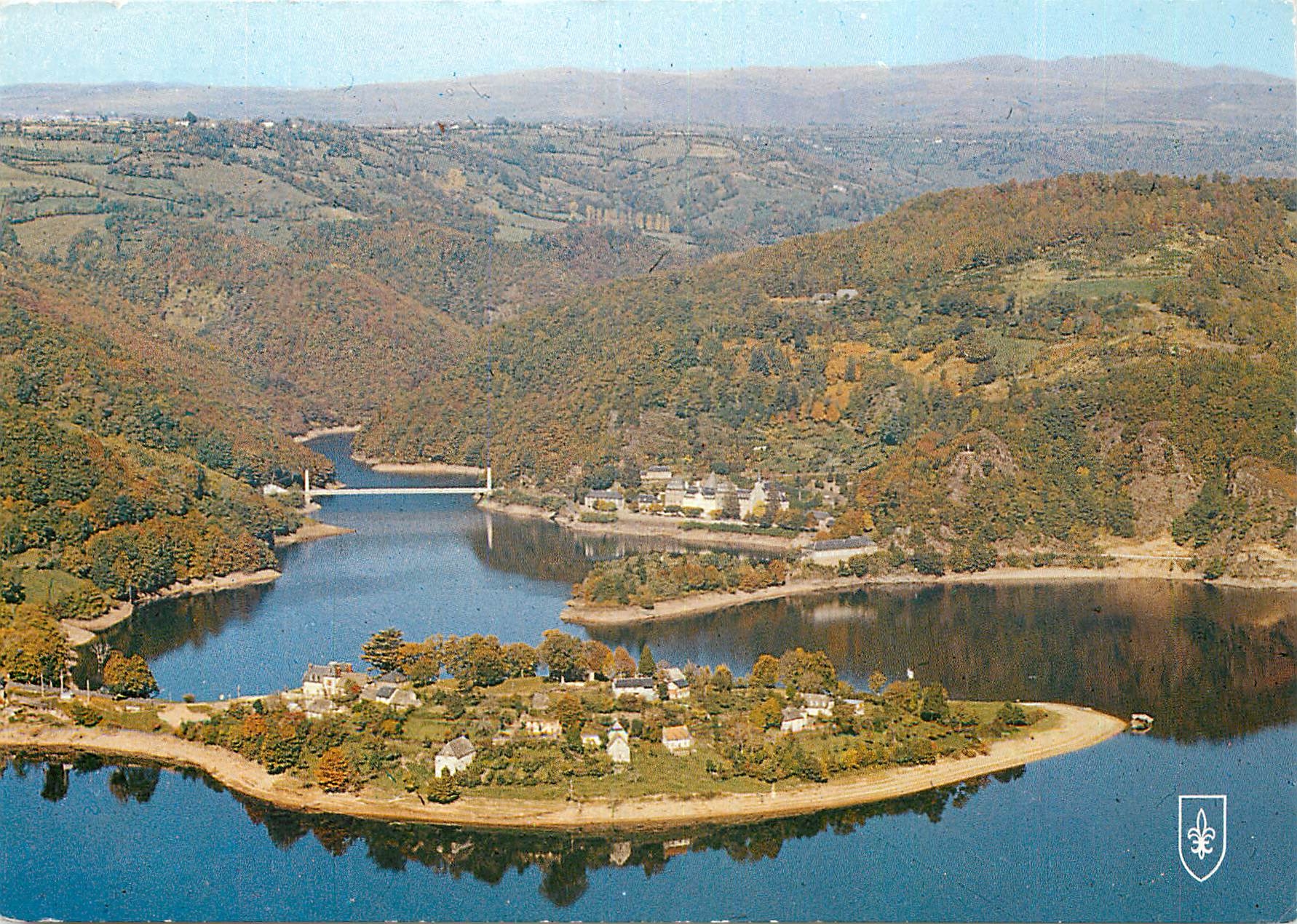 CPM L'Auvergne Pittoresque Vallee de la Truyere Presqu'ile de Laussac sur le lac de Sarrans