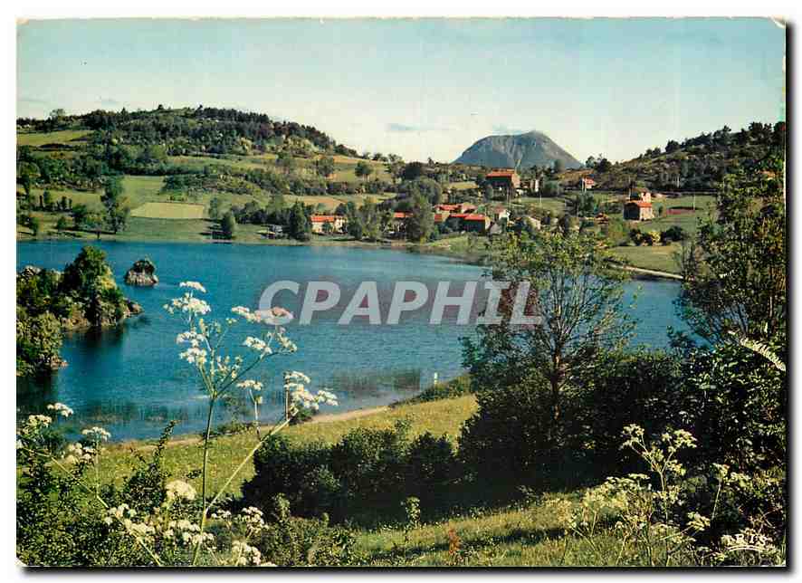 CPM L'Auvergne 1965 lac de la Cassiere dans le fond de Puy de Dome