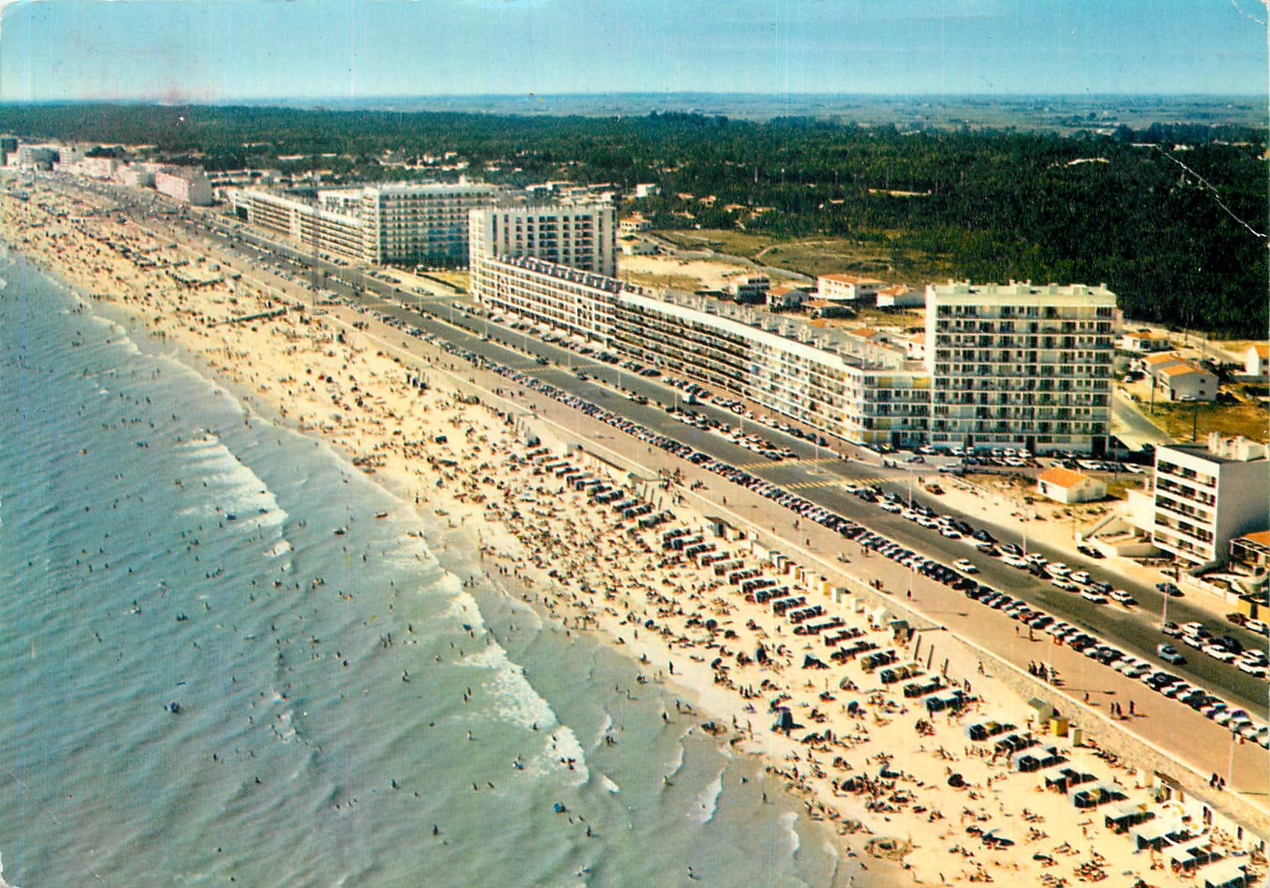 CPM Saint Jean de Monts (Vendee) Plage des demoiselles Esplanade de la Mer et place de l'Europe