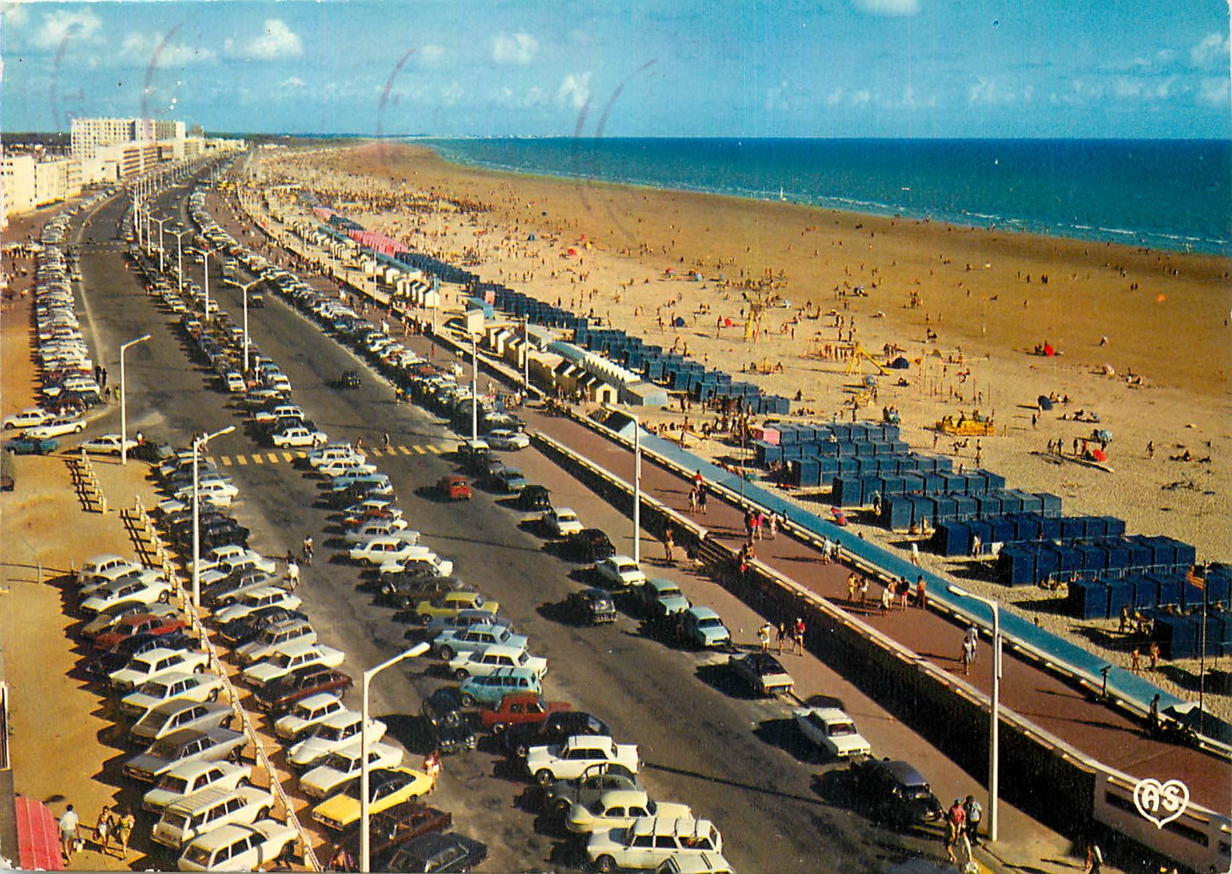 CPM Saint Jean de Monts (Vendee) L'Esplanade de la mer et la plagge
