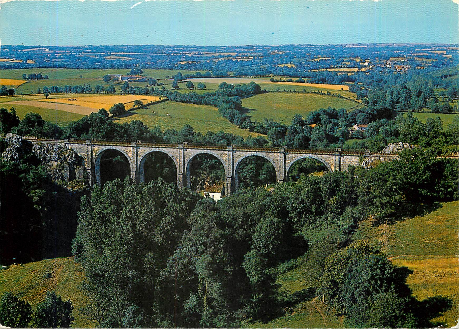 CPM La Chataigneraie (Vendee) Le Pont de Coquilleau