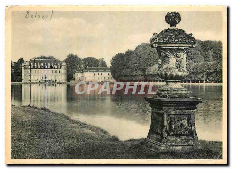 CPM Chateau de Beloeil Le Chateau vu de la place d'eau