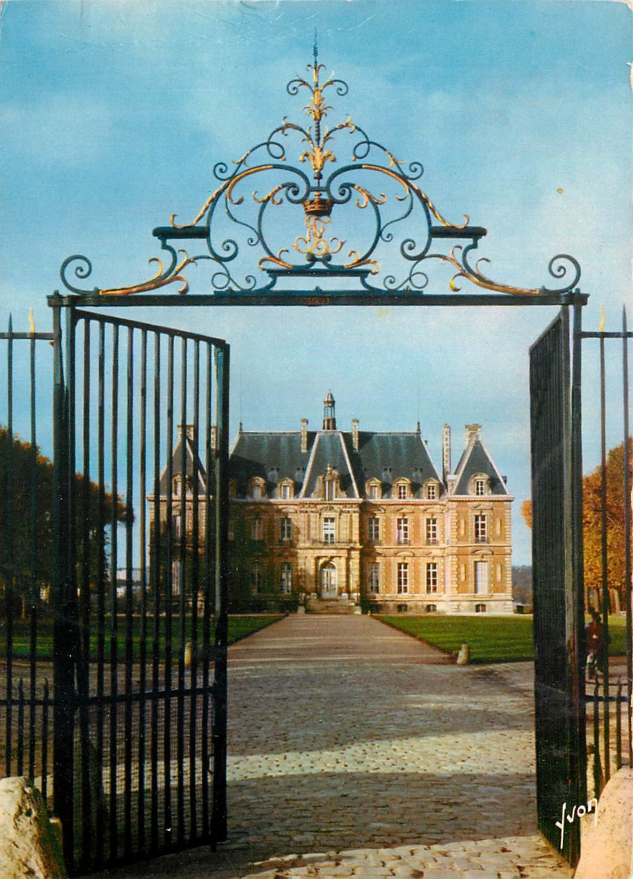CPM Chateau de Sceaux (Seine) Facade Est L'Allee d'Honneur