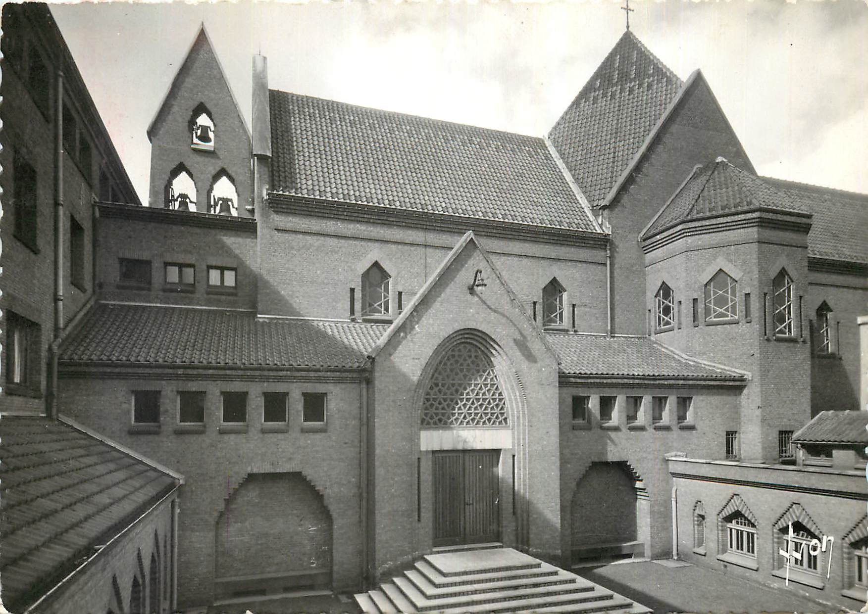 CPM Prieur Sainte Bathilde Vanves (Seine) Cour d'Entree