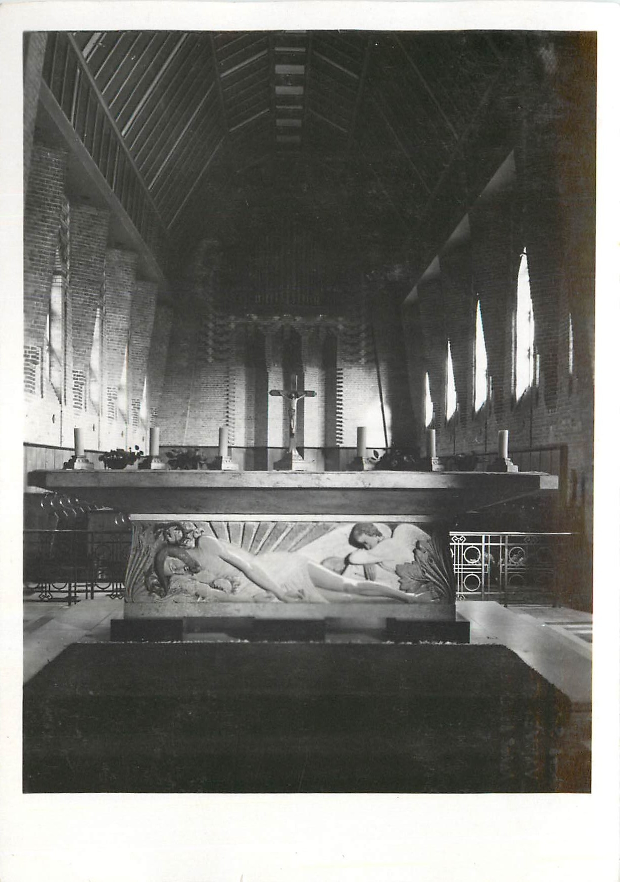 CPM Prieure Sainte Bathilde Vanves (Seine) Autel de Charlier