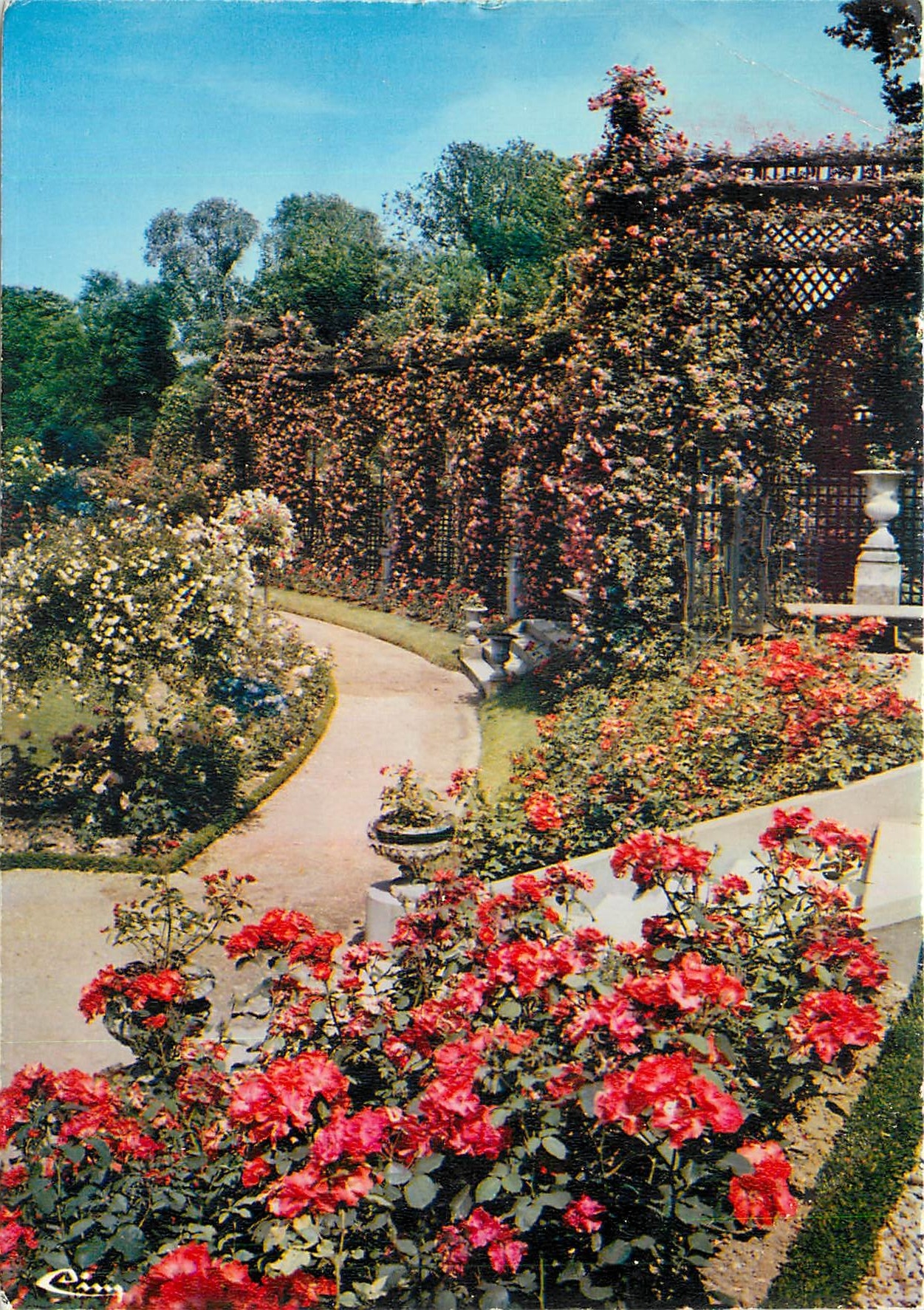 CPM L'Hay les Roses (Val de Marne) La Roseraie