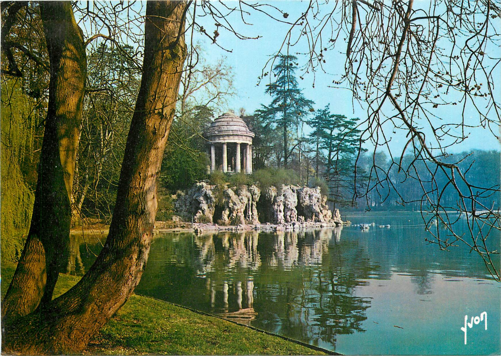 CPM Coueurs et Lumiere de France Bois de Vincennes Le Lac Daumesnil et le Temple d'Amour