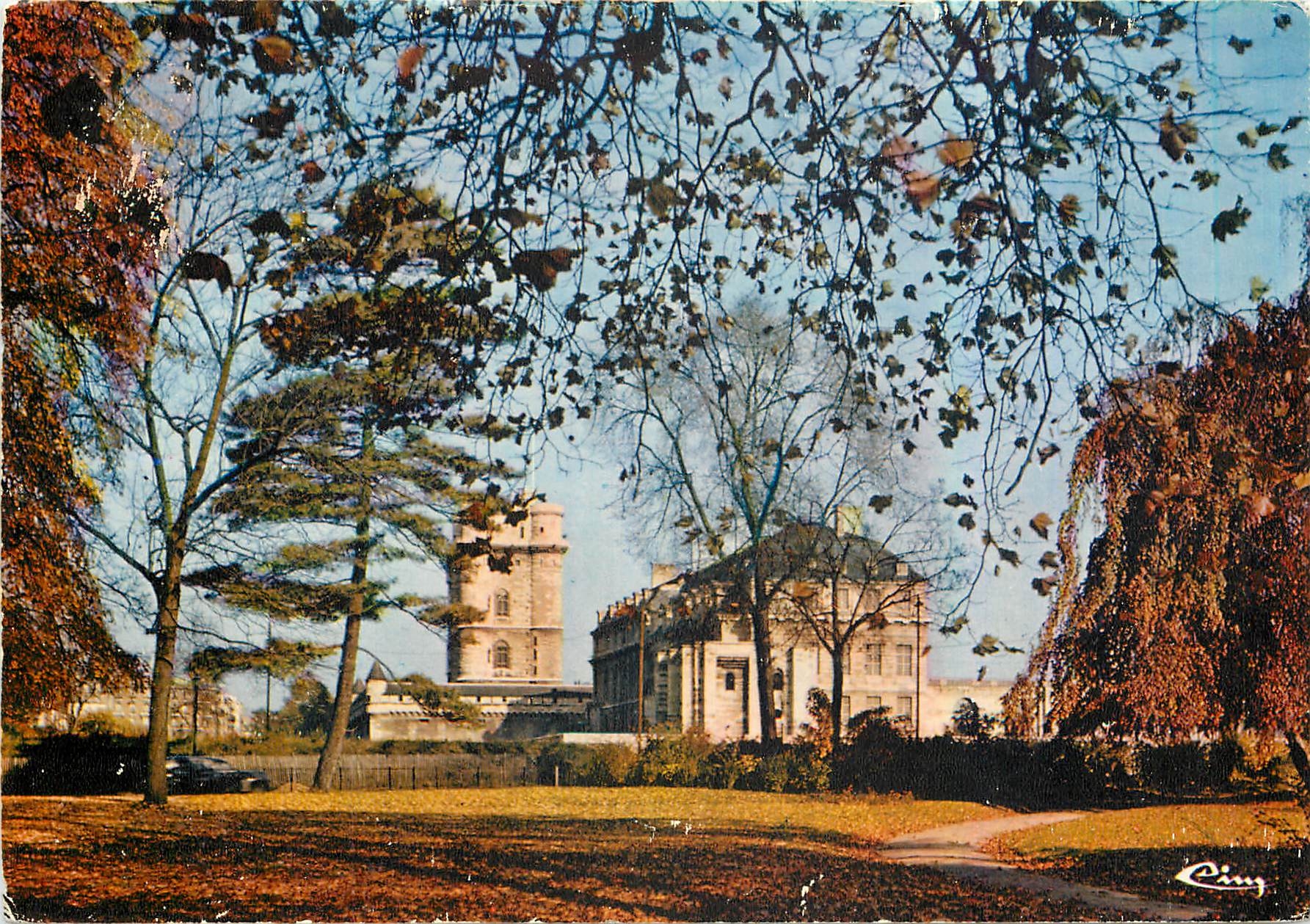 CPM Bois de Vincennes (Val de Marne) Vue sur le Donjon