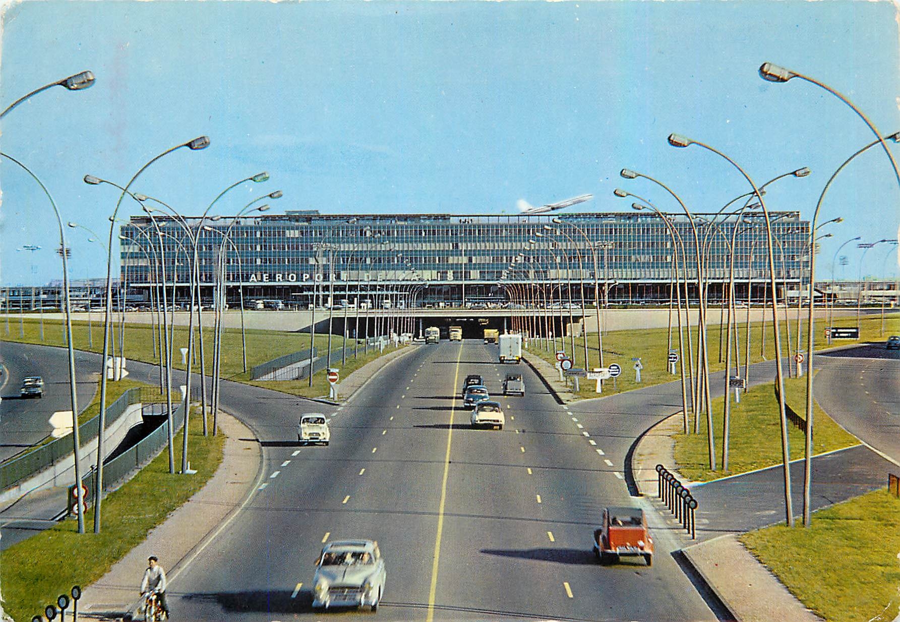 CPM Aeroport de Paris Orly L'aerogare