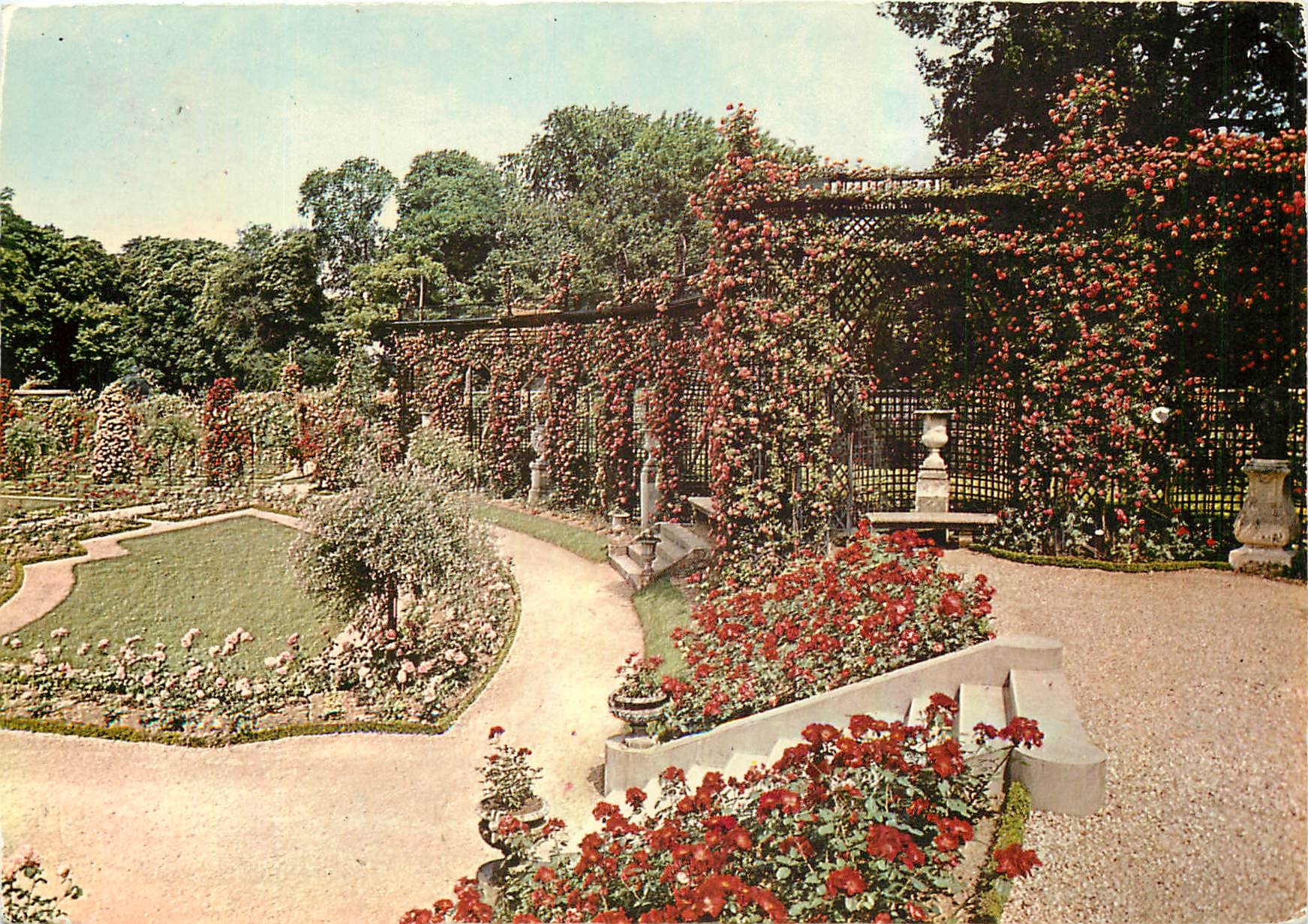 CPM Images de France L'Hay les Roses La Roseraie les Bosquets