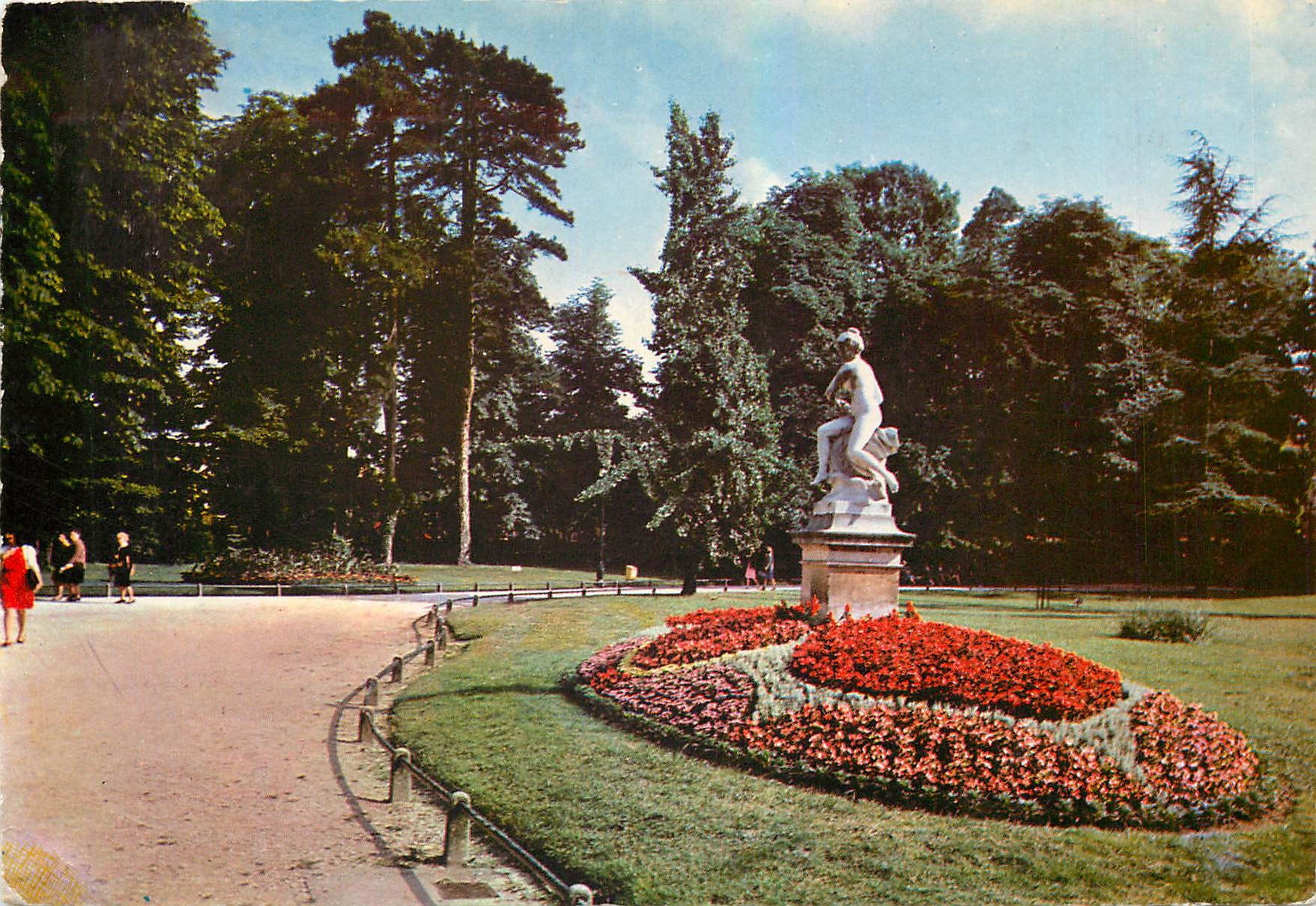 CPM Images de France Choisy le Roi Le parc de l'hotel de ville
